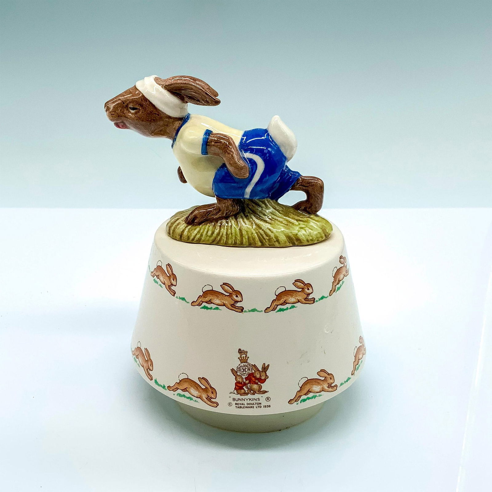 Royal Doulton Bunnykins Music Box, King of the Road DB37 (1 of 3)