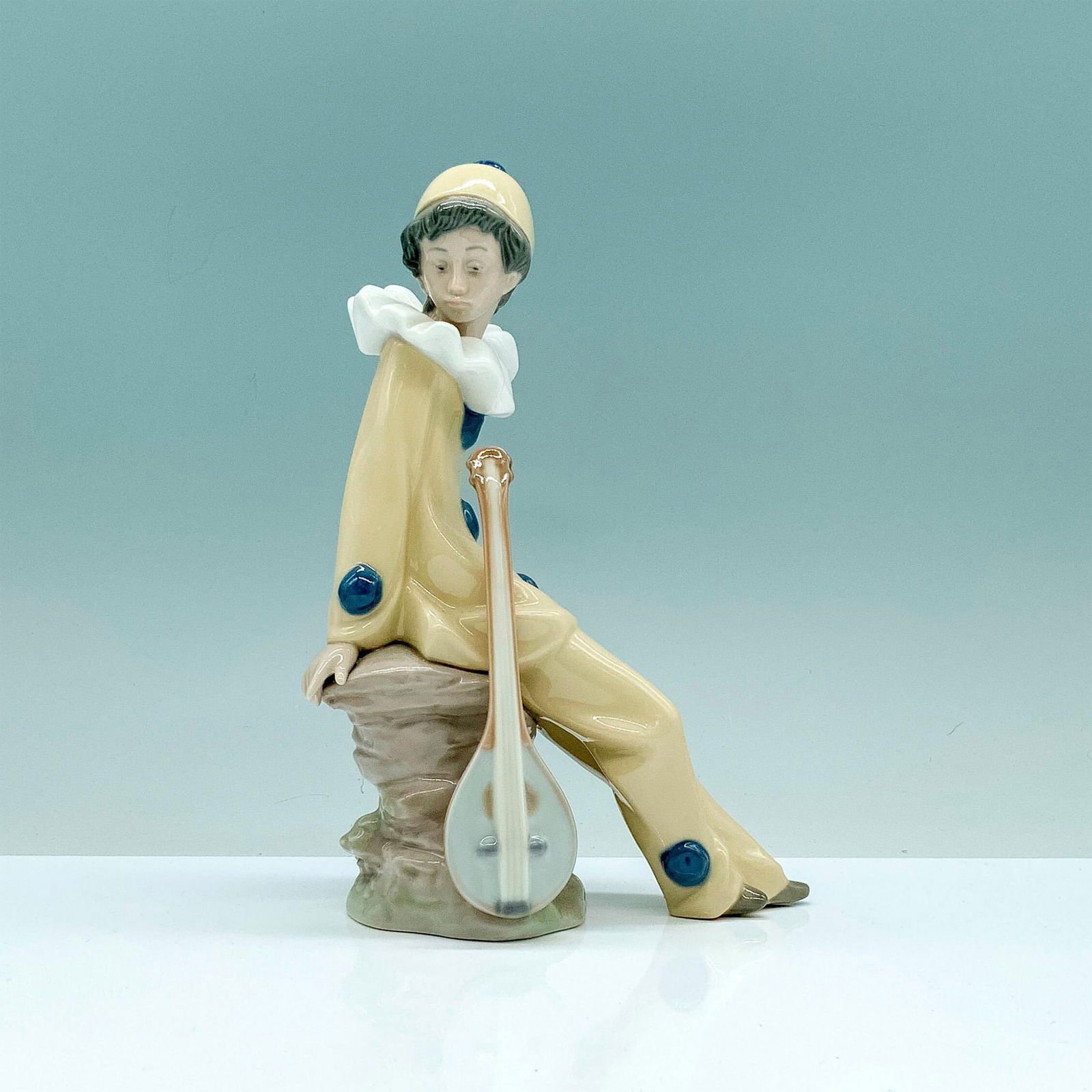 Nao by Lladro Porcelain Figurine, Wandering Minstrel 1054 (1 of 3)