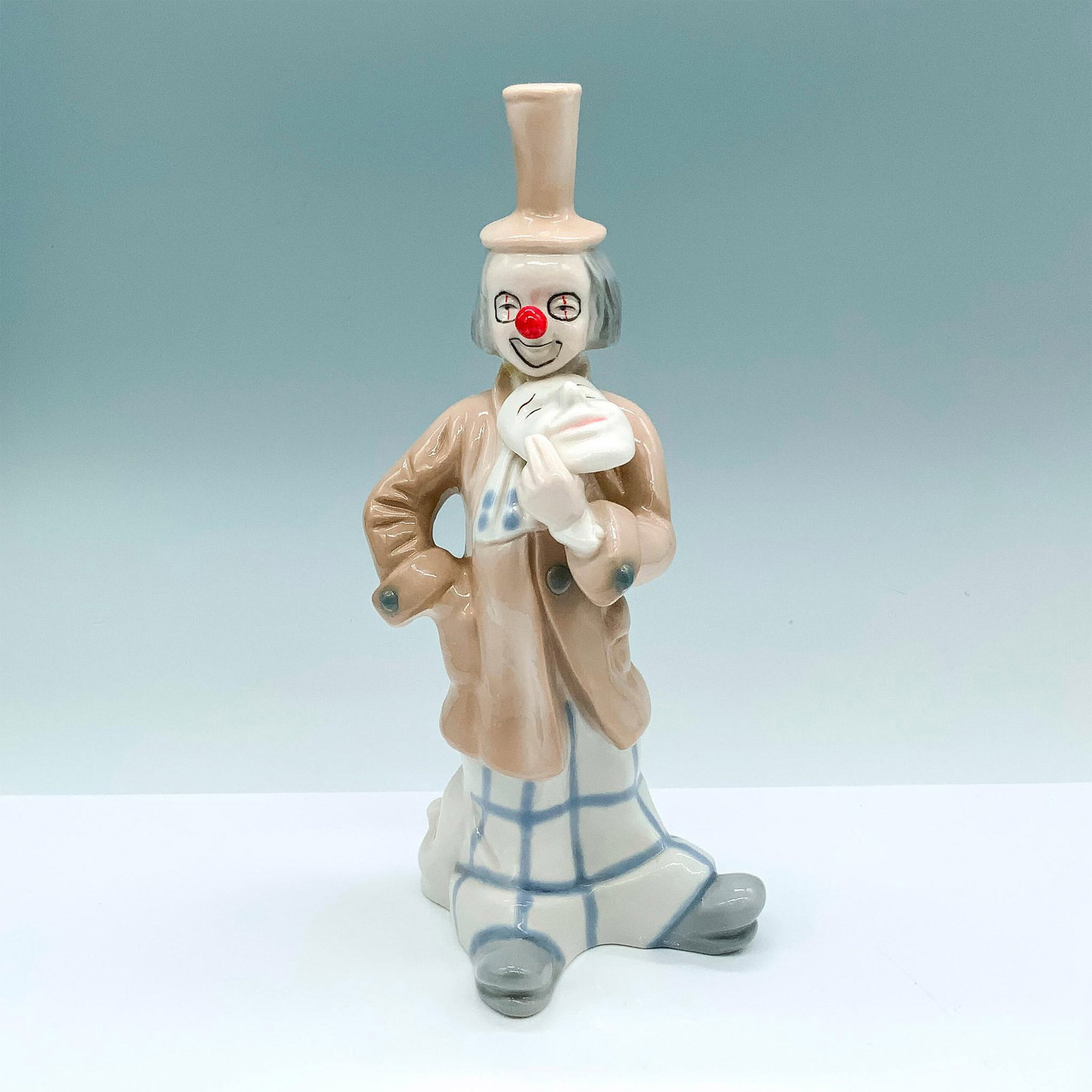 Duncan Royale Porcelain Clown Figurine: Glossy finish; Duncan Royale backstamp. Dimensions: 3.75"L x 4"W x 10"H Manufacturer: Duncan Royale