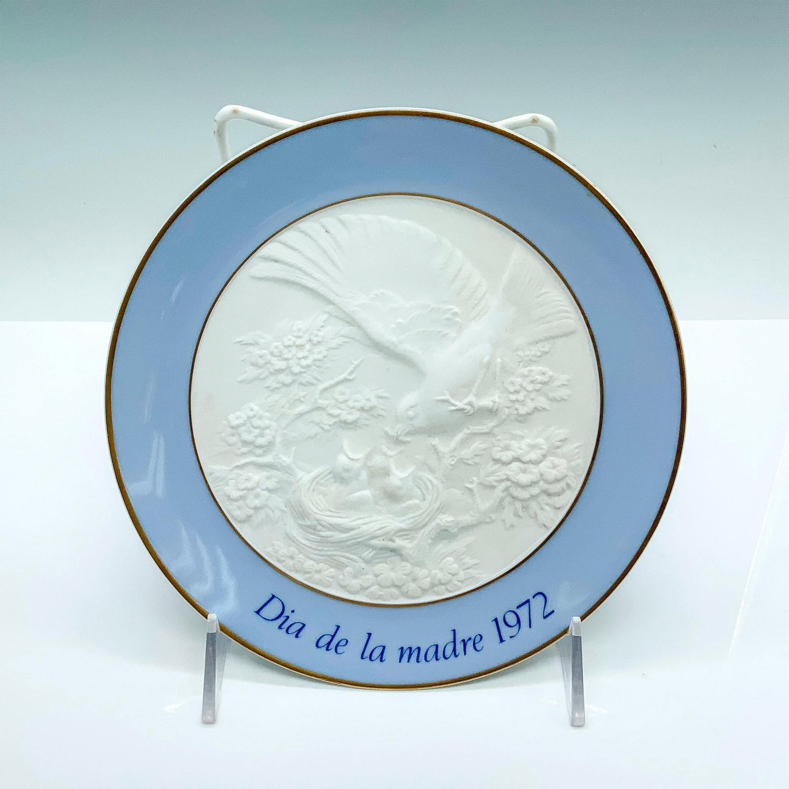 Birds And Chicks 1017007 - Lladro Porcelain Plate: Matte finish; Lladro backstamp. Artist: Antonio Ballester Issued: 1972 - 1972 Dimensions: 8"H Manufacturer: Lladro Country of Origin: Spain