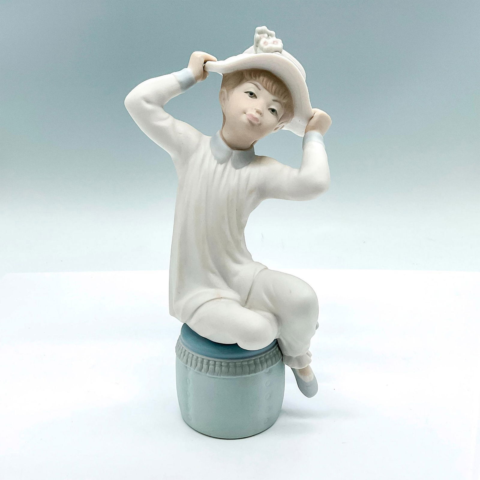 Girl With Bonnet 1011147 - Lladro Porcelain Figurine (1 of 3)