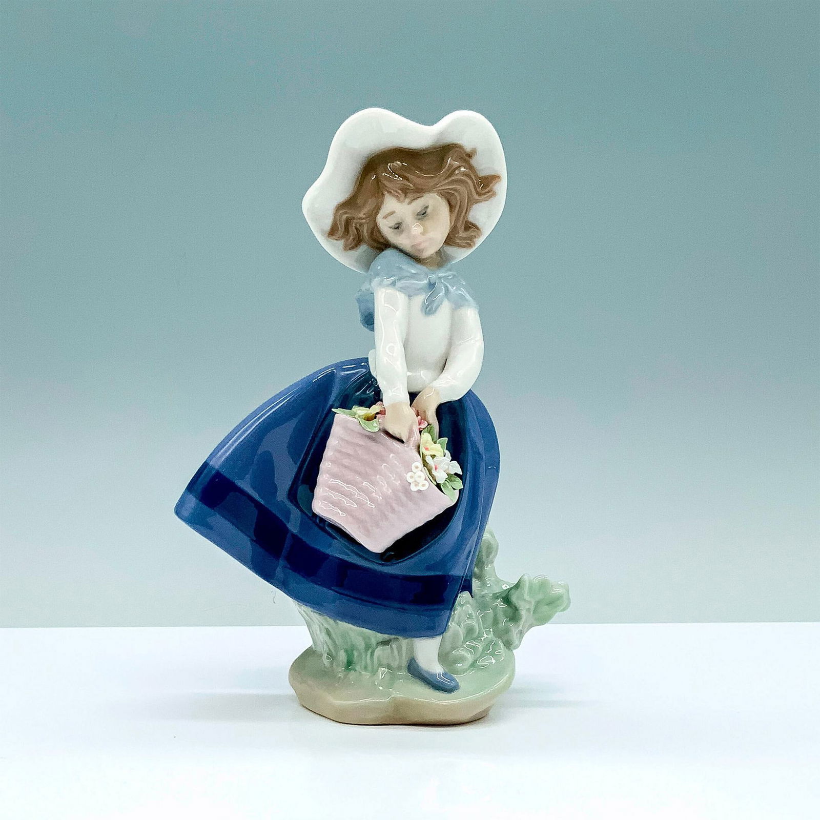 Pretty Pickings 1005222 - Lladro Porcelain Figurine (1 of 3)