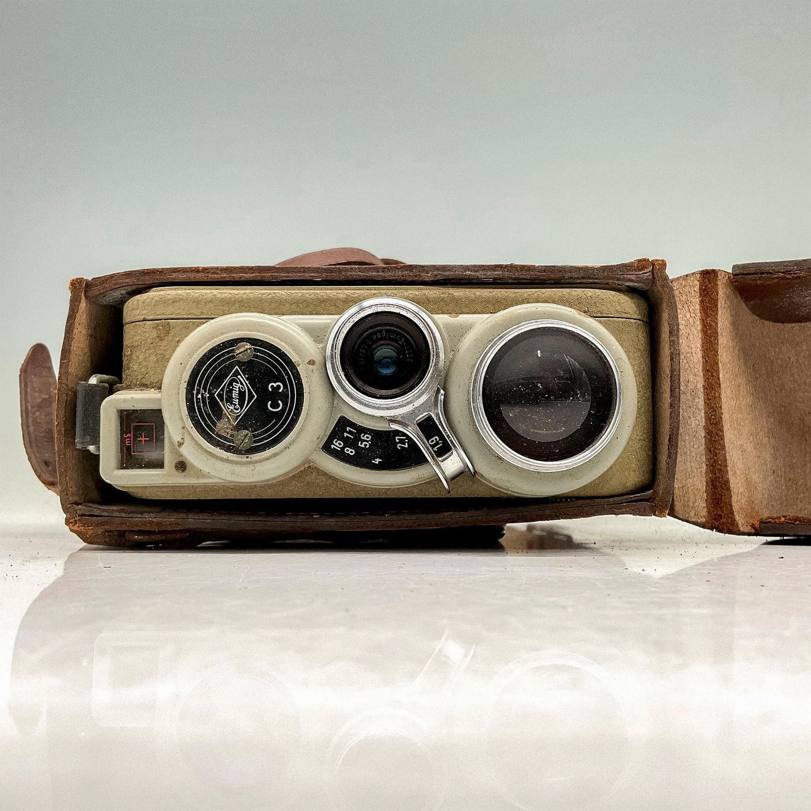 Eumig C3 8mm Cine Camera with Original Leather Case (1 of 9)