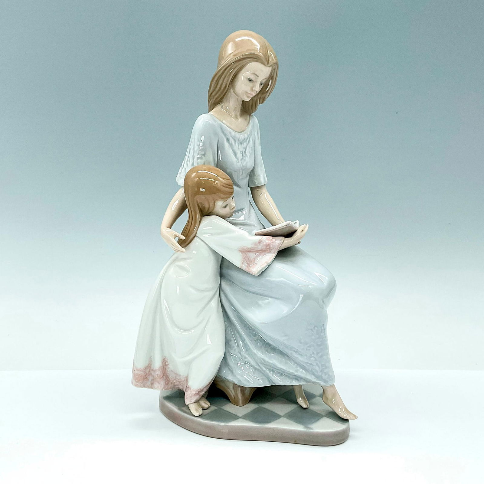 Bedtime Story 1005457 - Lladro Figurine (1 of 3)