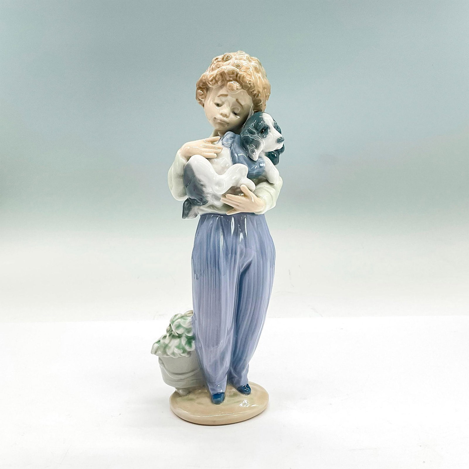 My Buddy 1007609 - Lladro Porcelain Figurine: Glossy finish; Lladro backstamp. Collectors Society 1989. Artist: Antonio Ramos Issued: 1989 - 1989 Dimensions: 8.75"H x 3.25"W Manufacturer: Lladro Country of Origin: Spain