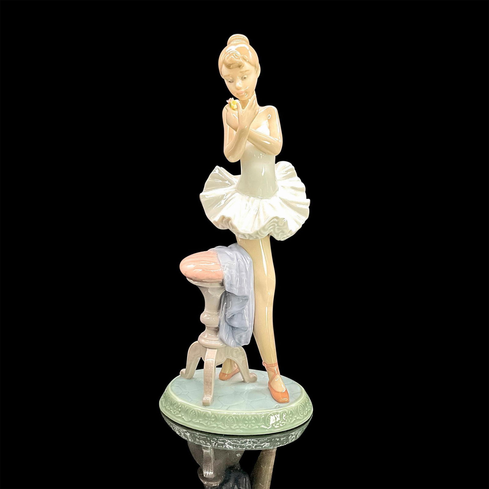 Perfect Performance 1007641 - Lladro Porcelain Figurine (1 of 3)