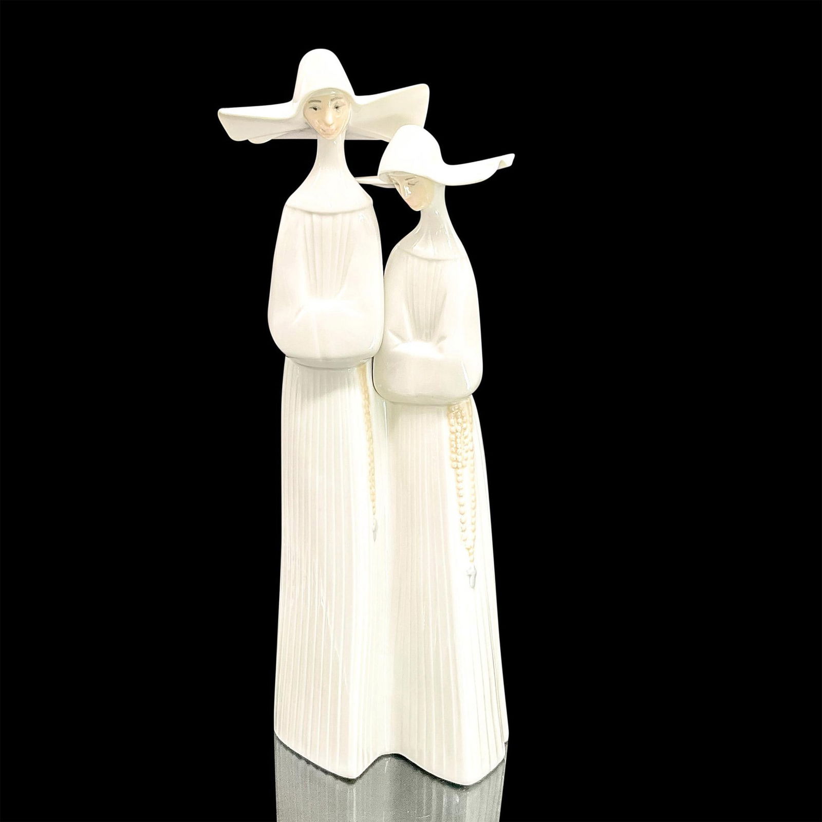 Nuns 1004611 - Lladro Porcelain Figurine (1 of 3)