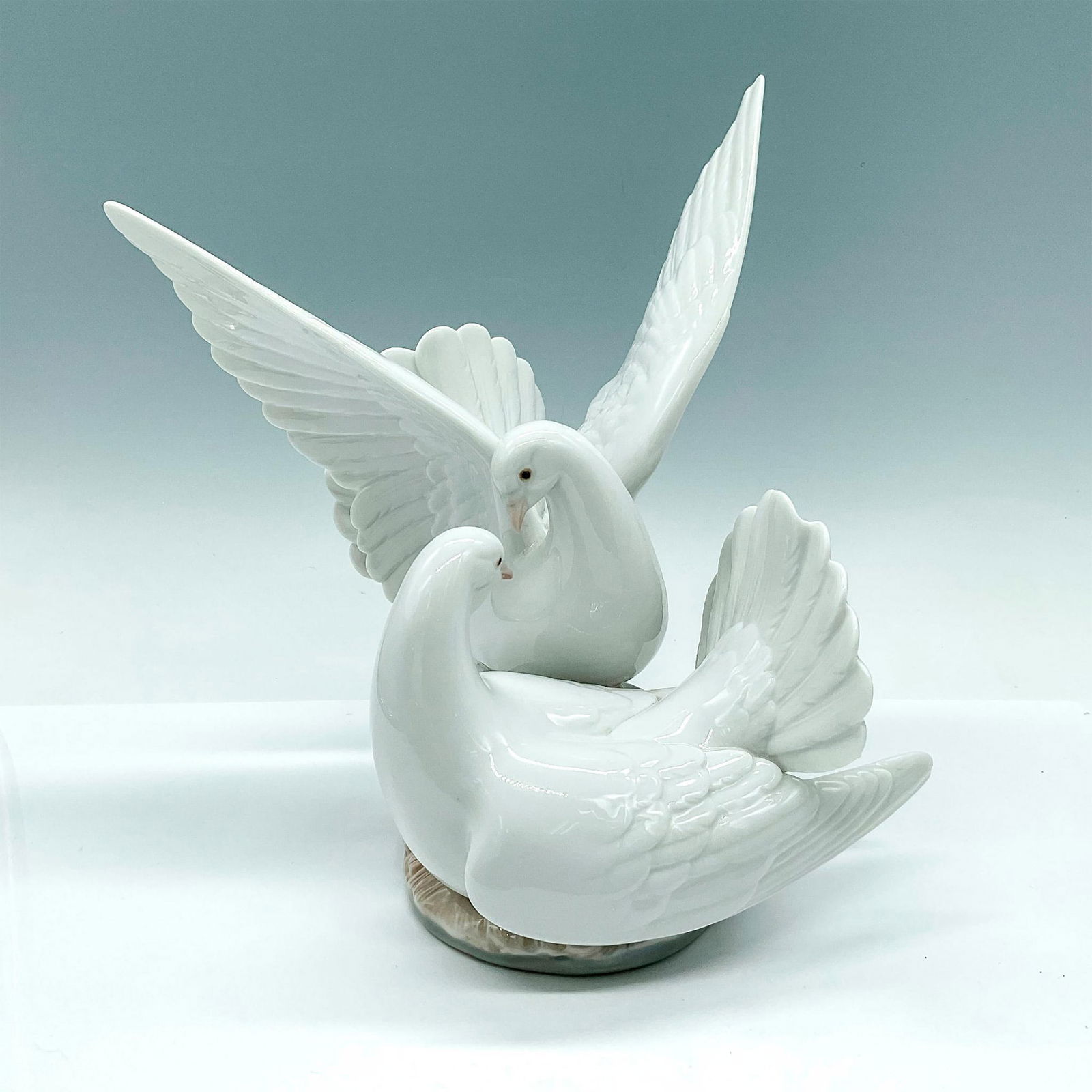 Love Nest 1006291 - Lladro Figurine (1 of 3)