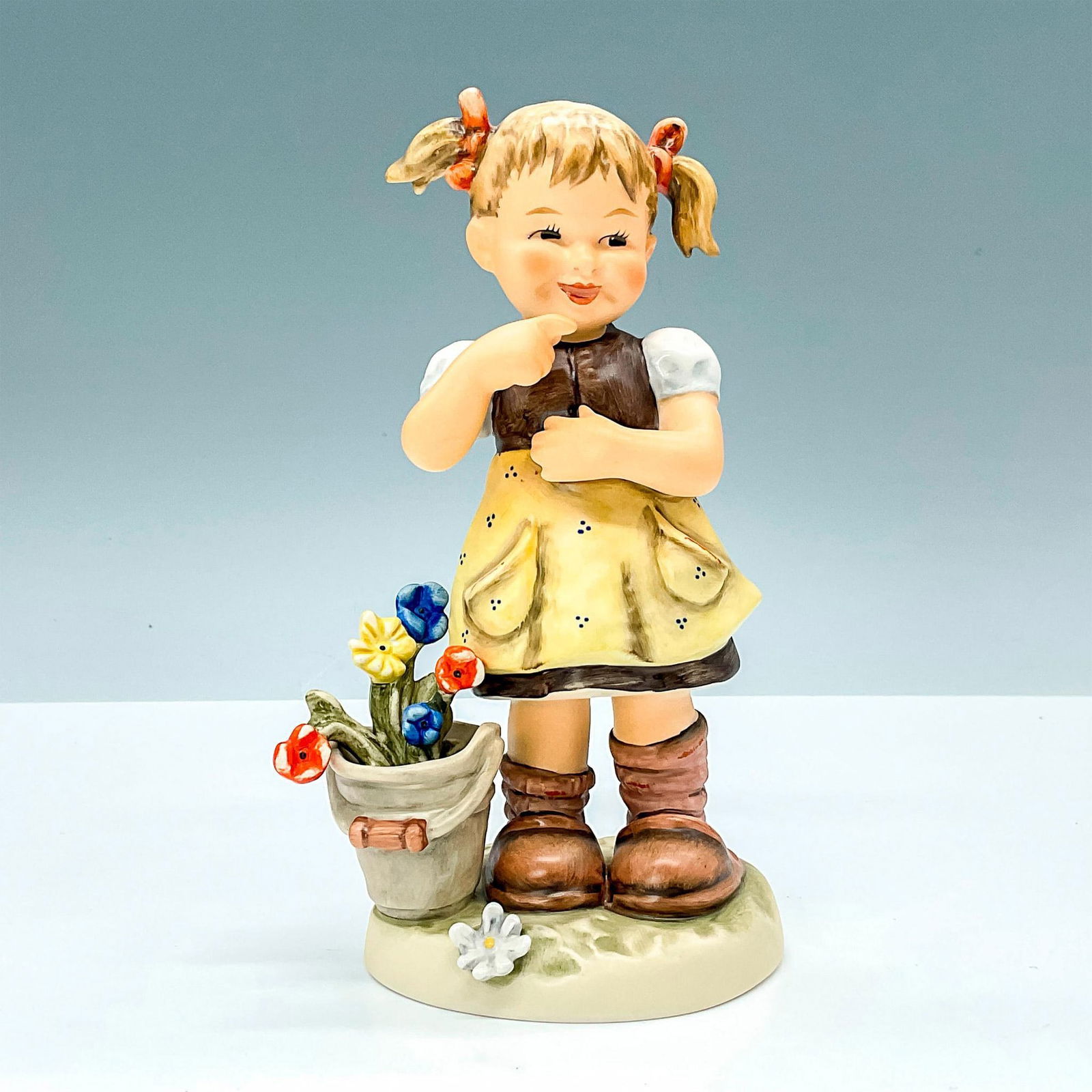 Goebel Hummel Porcelain Figurine, What a Smile HUM2214 (1 of 3)