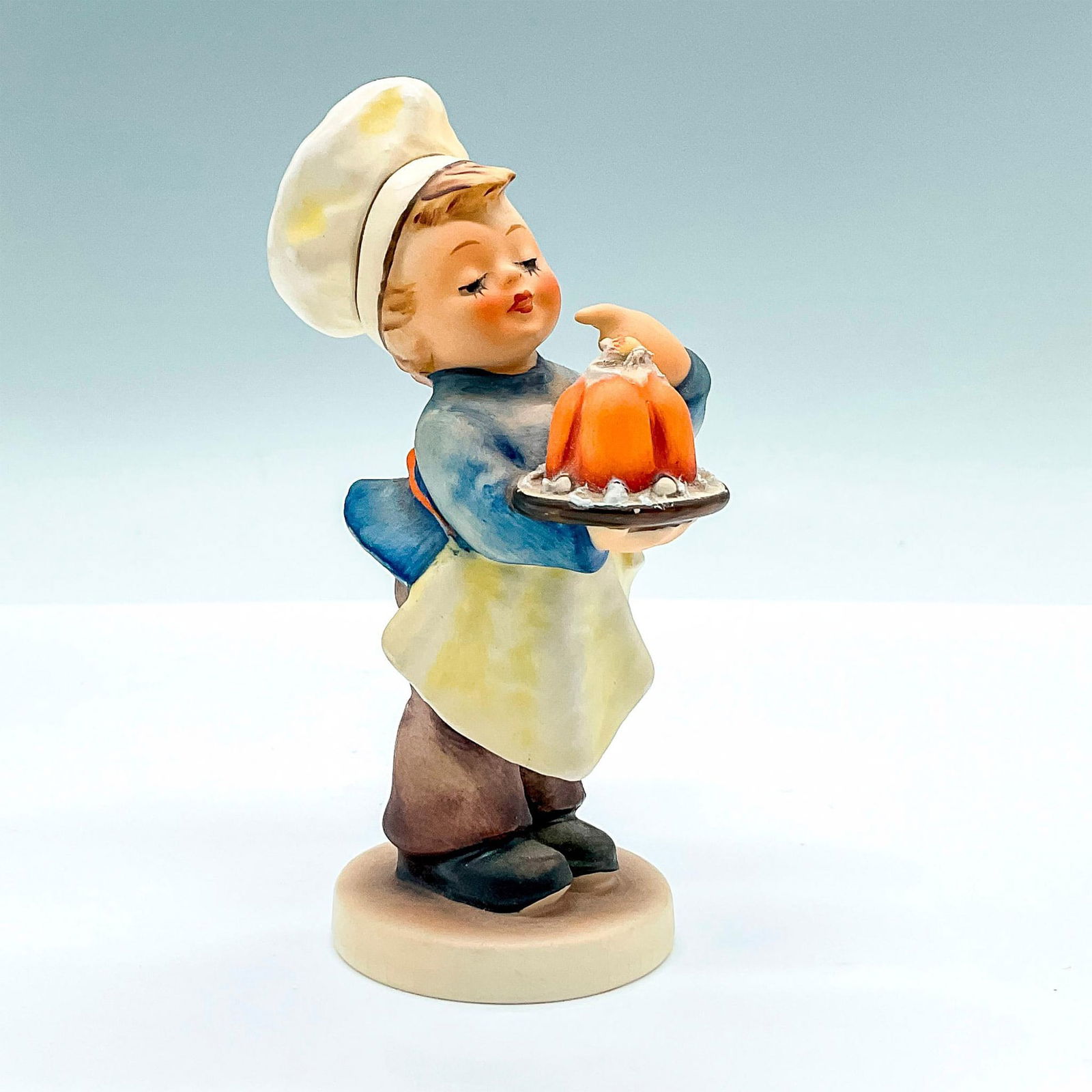 Goebel Hummel Porcelain Figurine, Baker HUM 128 (1 of 4)