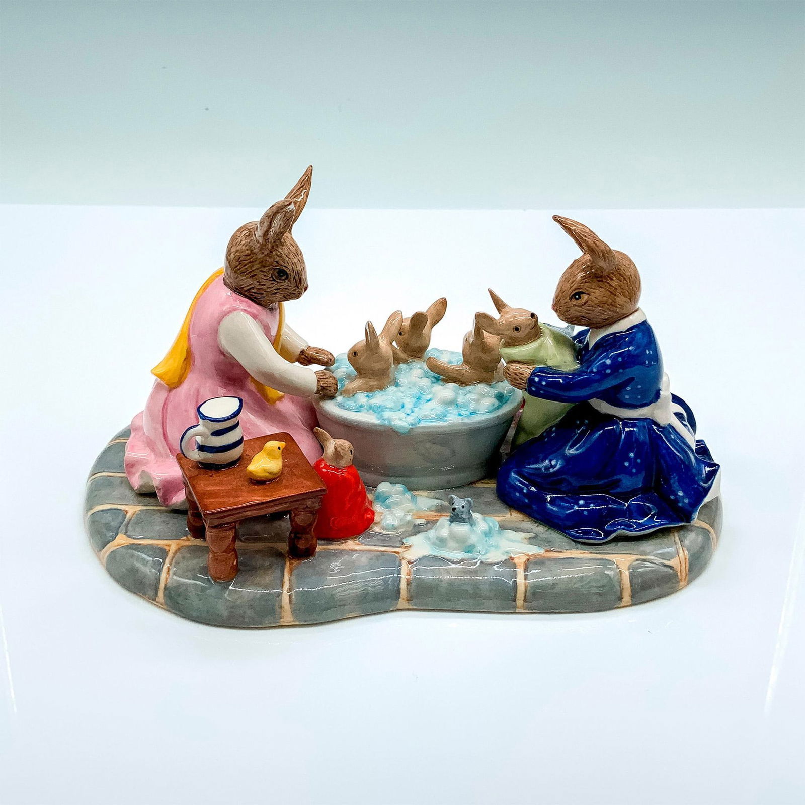 Royal Doulton LE Bunnykins Figurine Tableau, Bathtime DB483 (1 of 4)