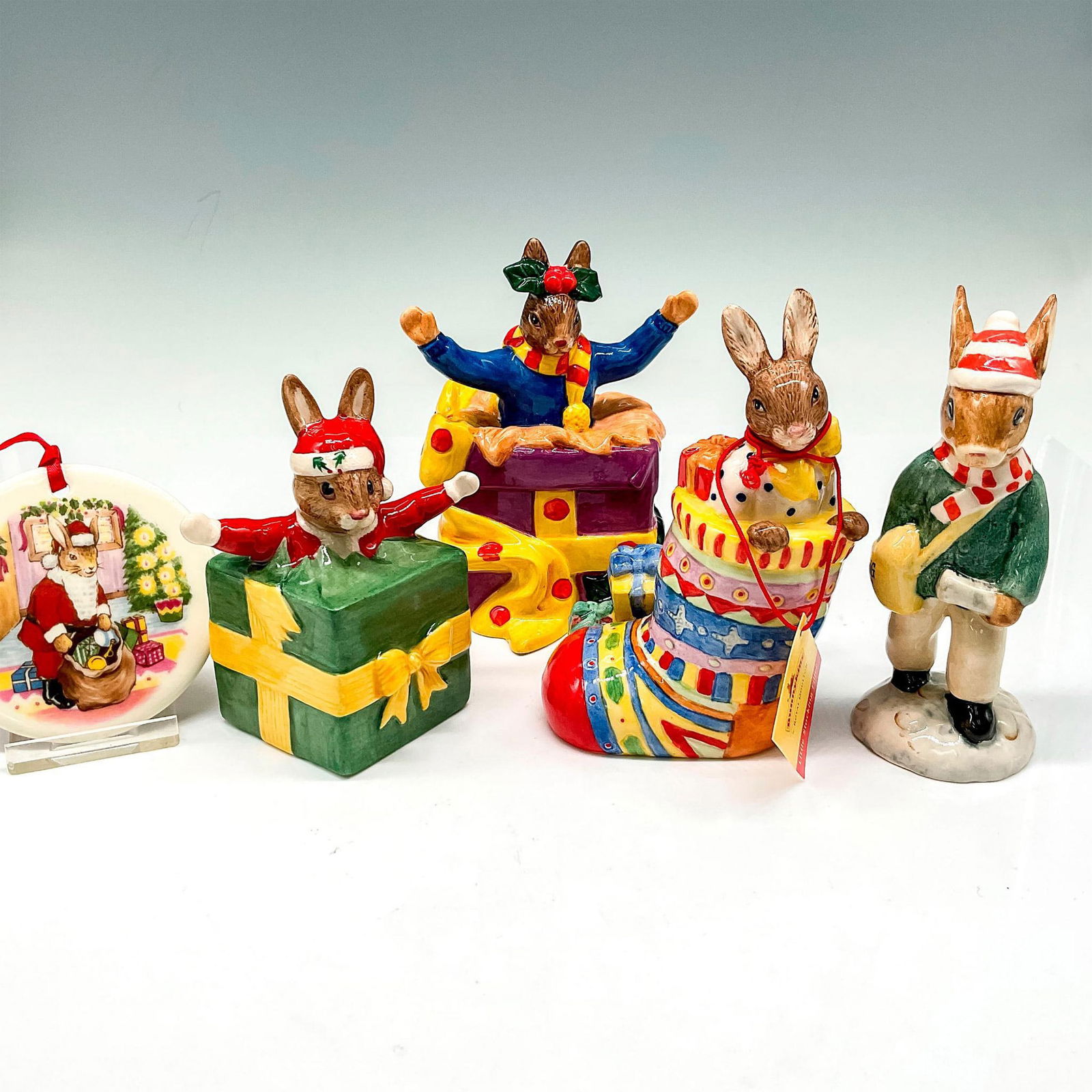 5pc Royal Doulton Bunnykins Christmas Figurines + Ornament (1 of 3)