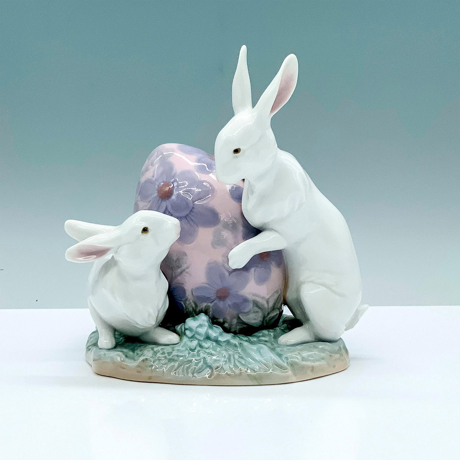 Lladro Porcelain Figurine, Easter Bunnies 1005902 (1 of 3)