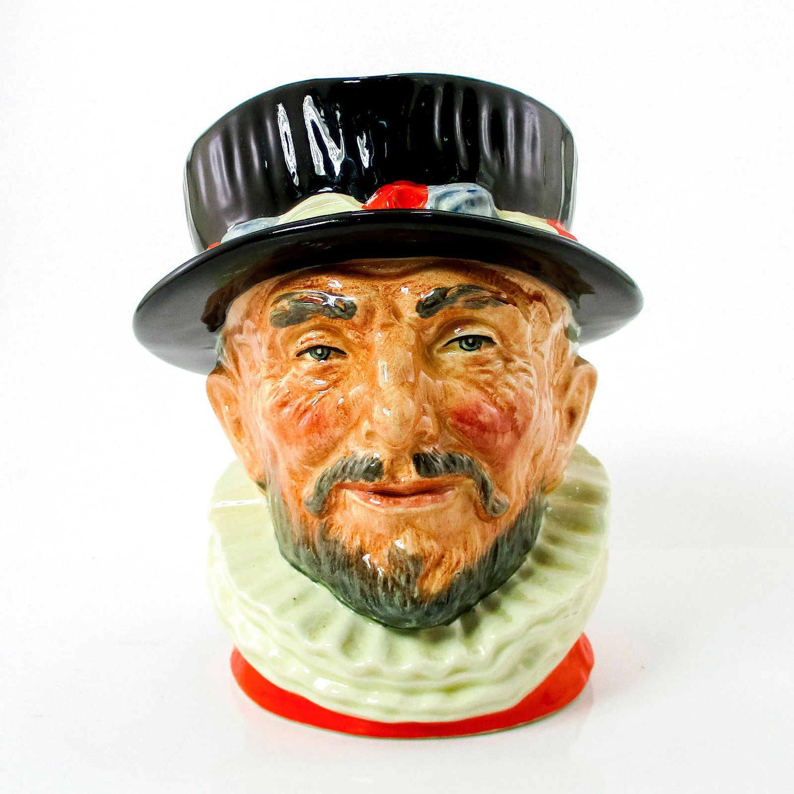 Beefeater ER D6206 Scarlet - Large - Royal Doulton Character Jug (1 of 3)