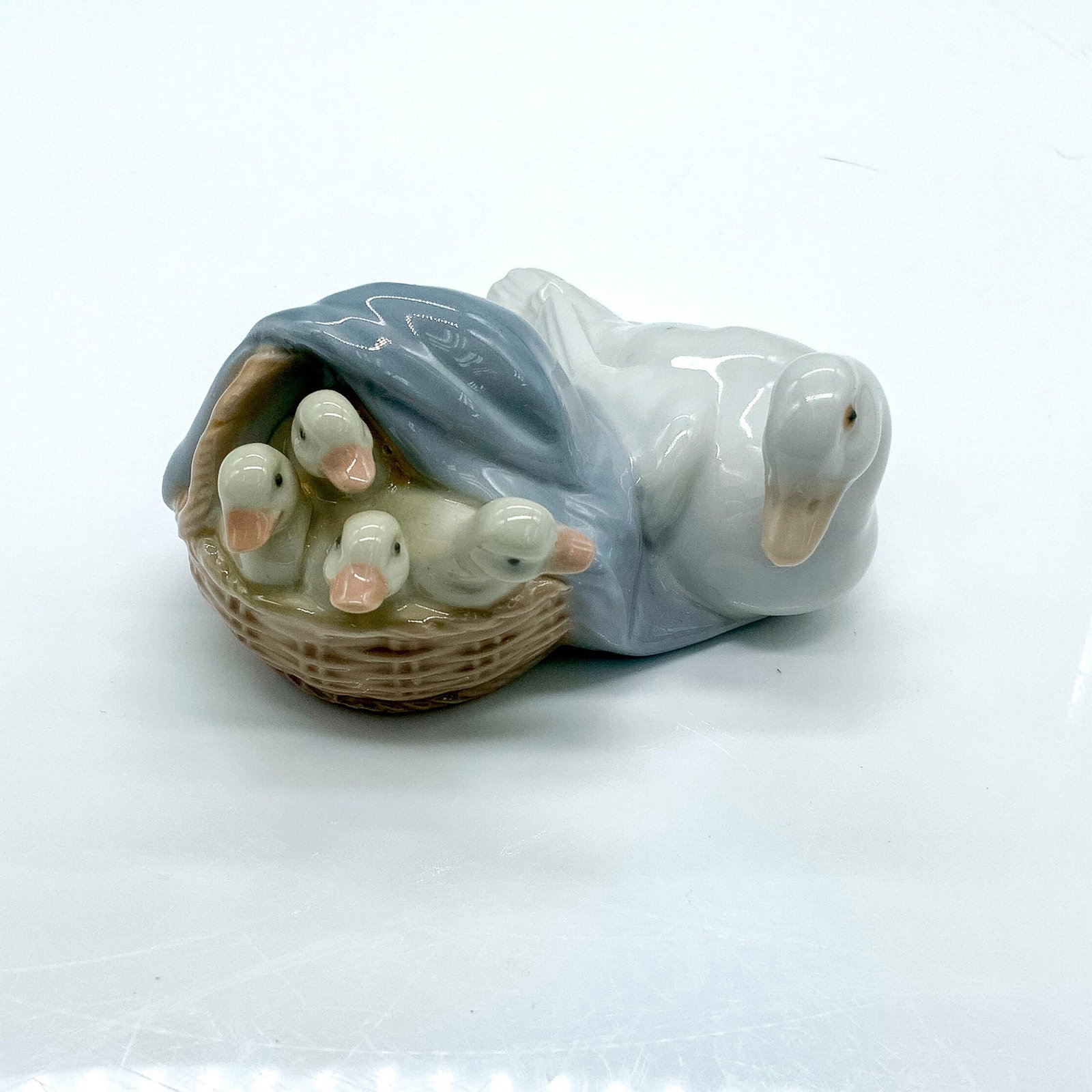 Ducks 1004895 - Lladro Porcelain Figurine: Glossy finish; Lladro backstamp. Artist: Juan Huerta Issued: 1974 Dimensions: 2.25"H x 3.5"W Manufacturer: Lladro Country of Origin: Spain