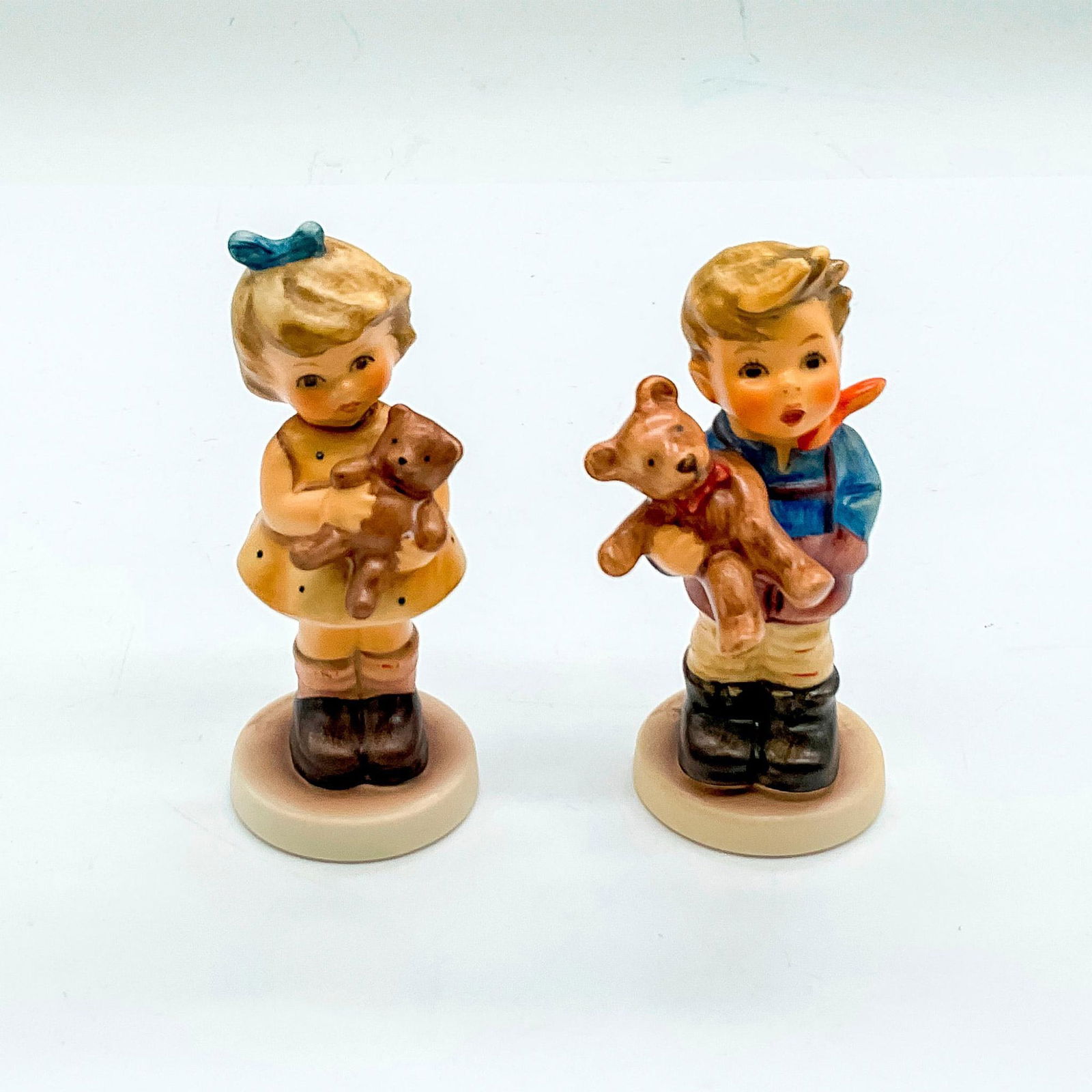 2pc Goebel Hummel Porcelain Figurines, Cuddles and Gift (1 of 3)