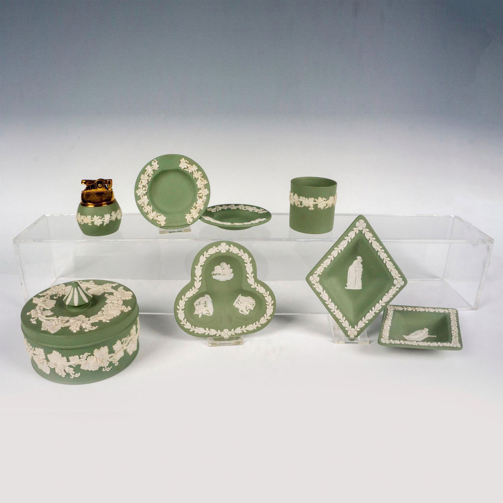 8pc Wedgwood Jasperware Green & White (1 of 5)
