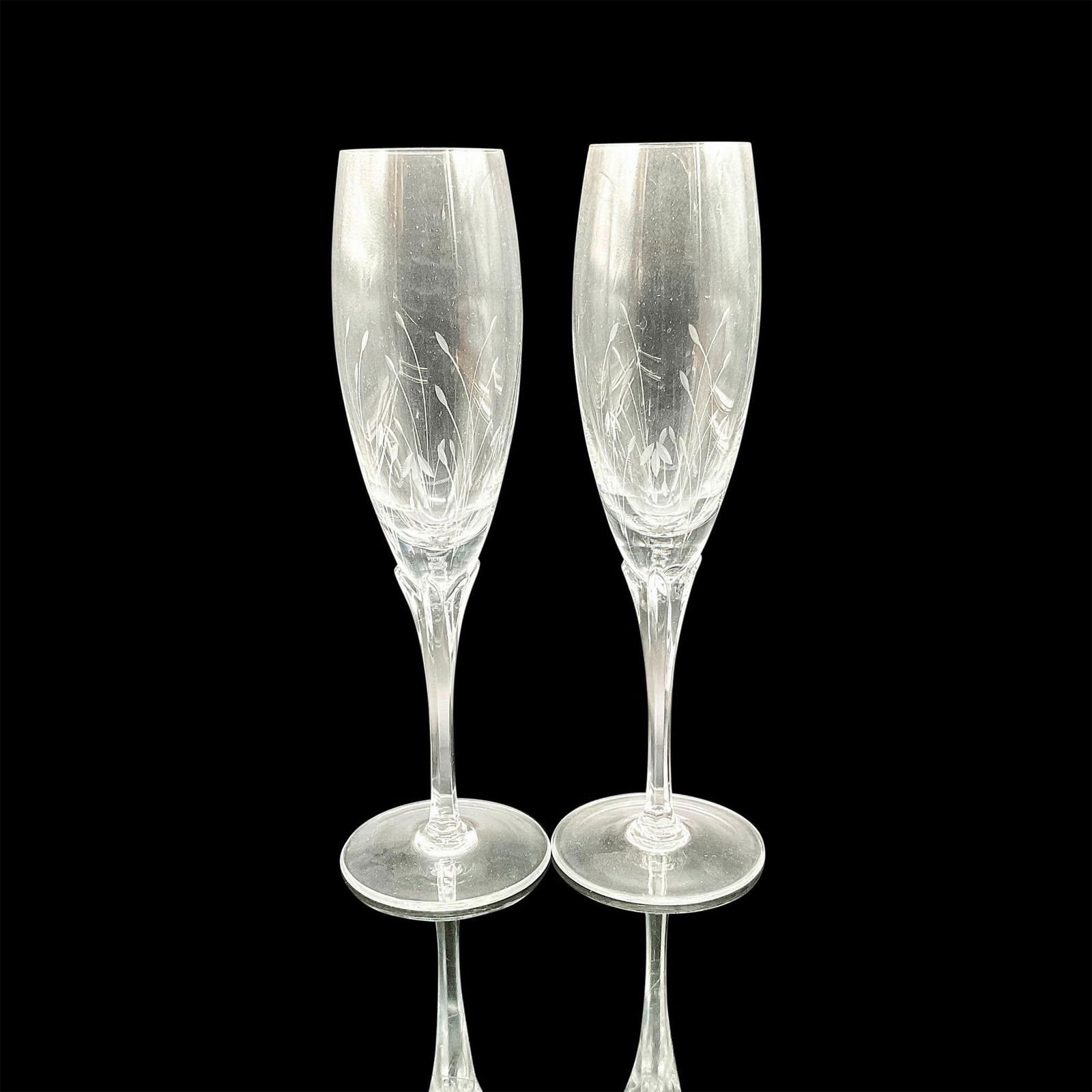 2pc Gorham Crystal Toasting Glasses, Jolie: Lovely set of gorgeous Gorham crystal toasting glasses in the Jolie pattern. This item has its original box: 8"L x 3"W x 10.5"H. Issued: 1983-1993 Dimensions: 2.75"L x 1.75"W x 8.5"H Manufacturer: Gor