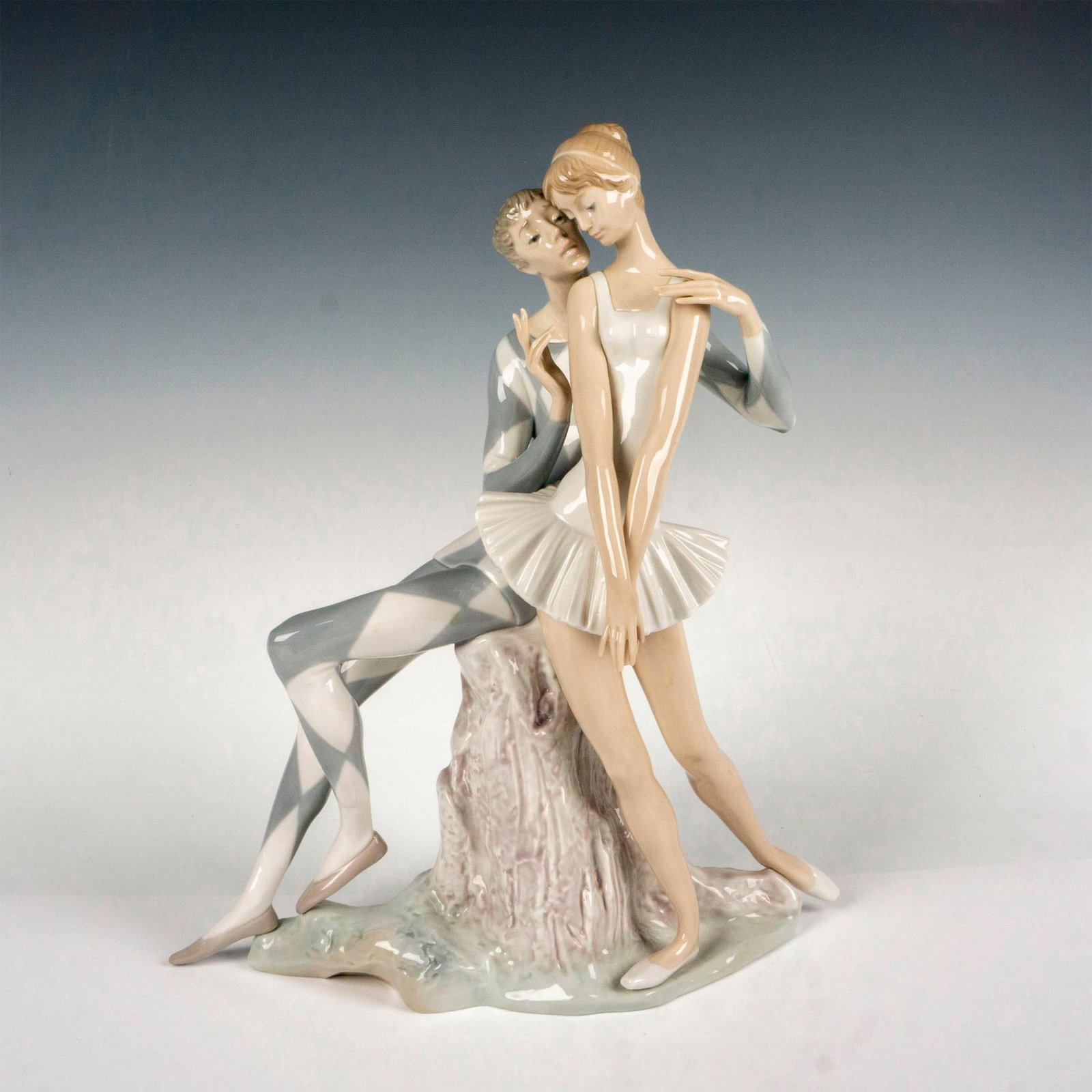 Idyl 1001017 - Lladro Porcelain Figurine: Glossy finish; Lladro backstamp. Artist: Alfredo Ruiz Issued: 1969 - 1991 Dimensions: 14.25"H Manufacturer: Lladro Country of Origin: Spain