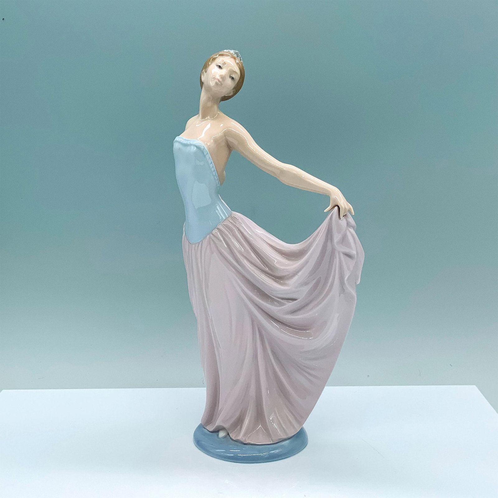 Dancer 1005050 - Lladro Porcelain Figurine: Glossy finish; Lladro backstamp. Artist: Vicente Martinez Issued: 1979 Dimensions: 11.75"H x 7"W Manufacturer: Lladro Country of Origin: Spain