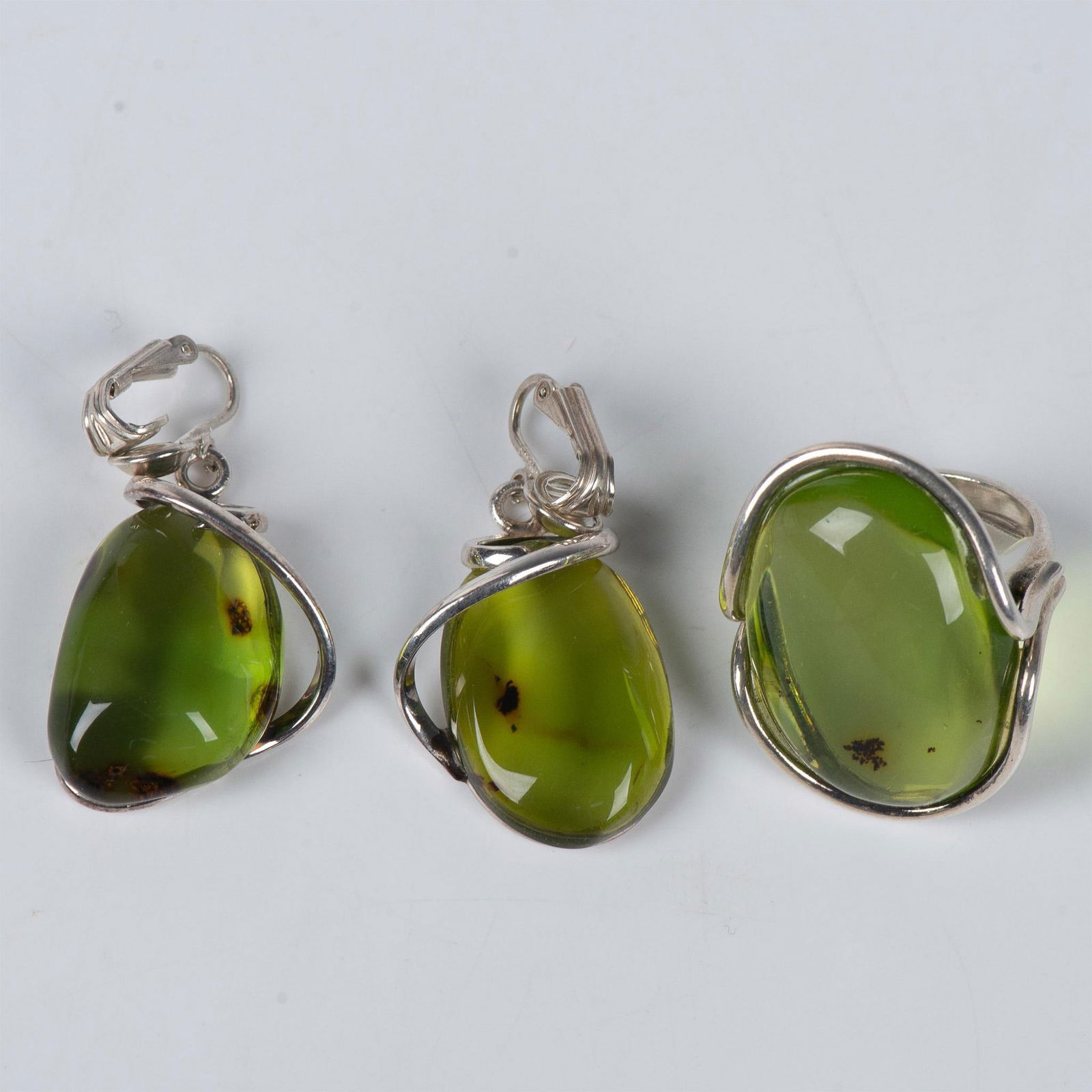 2pc Sterling & Caribbean Green Amber Clip Earrings and Ring (1 of 4)