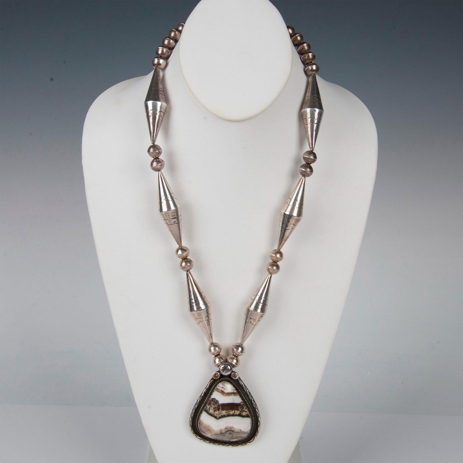 Native American Sterling Silver and Agate Necklace and Pendant (1 of 5)