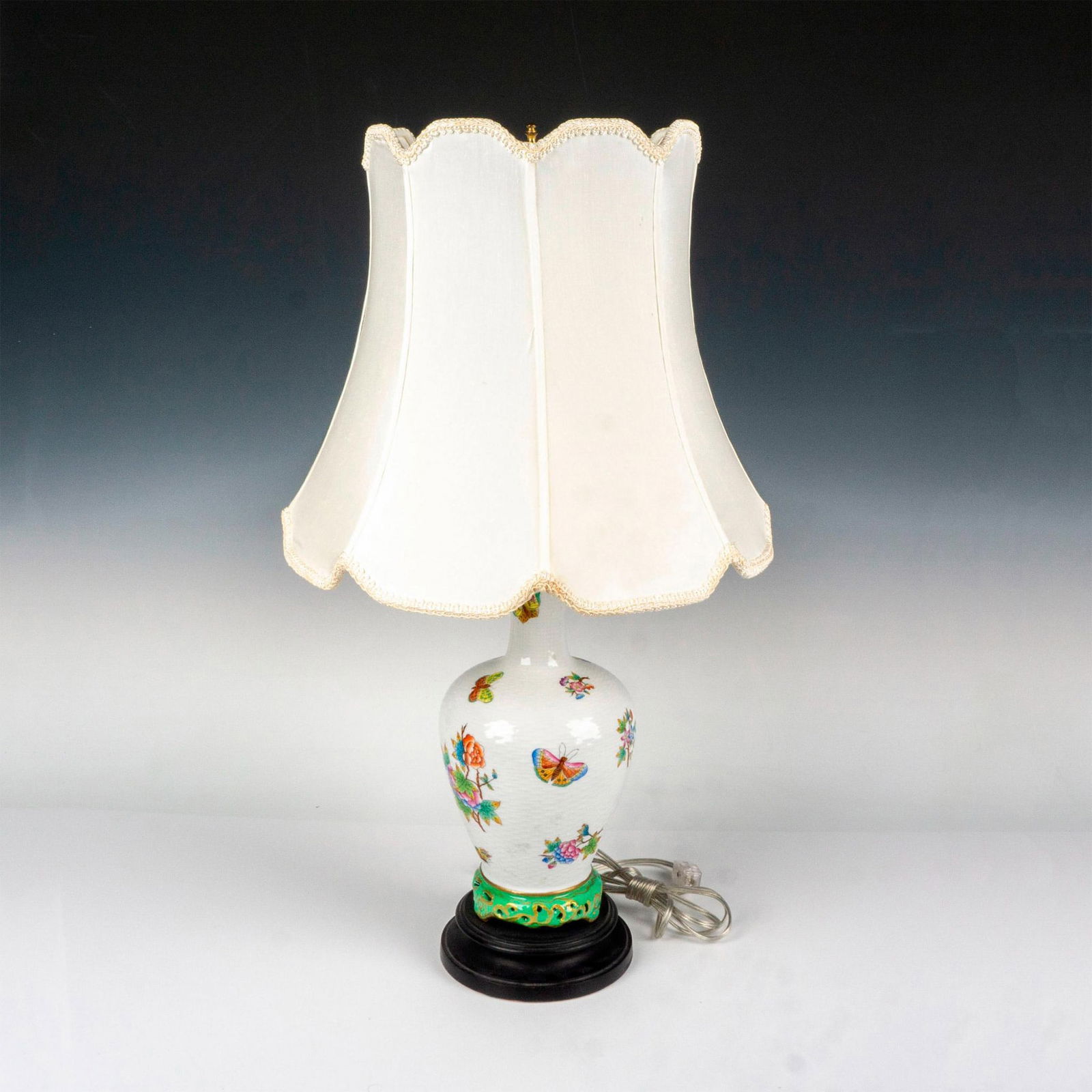 Herend Porcelain Table Lamp, Queen Victoria (1 of 5)