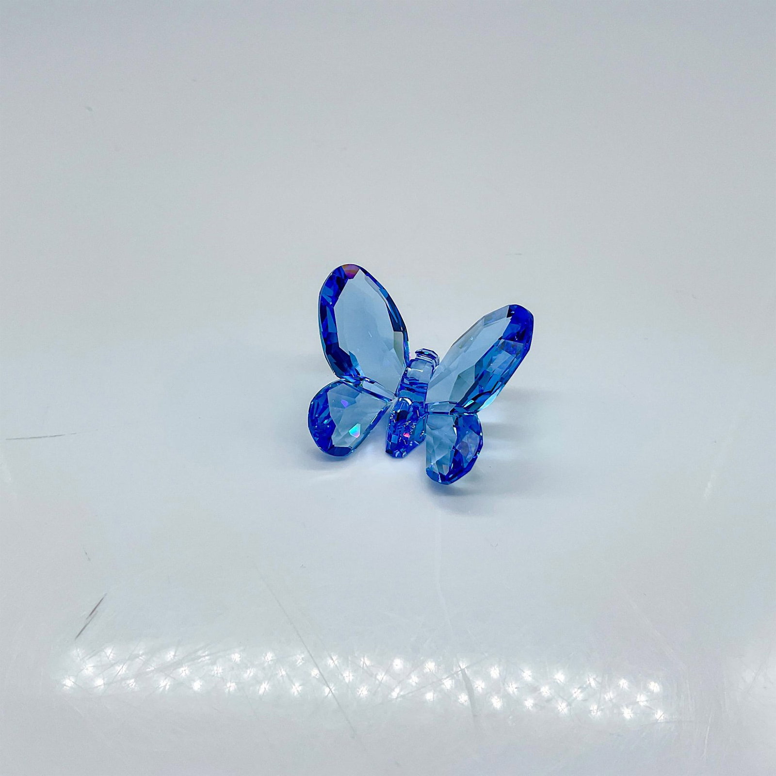 Swarovski Crystal Figurine, Brilliant Butterfly Lavender: A beautiful small Provence-lavender crystal butterfly. Swarovski marked. This item has its original box: 4.75"L x 4.75"W x 3"H. Issued: 21st century Dimensions: 1.5"L x 1"W x 1"H Manufacturer: Swarovs