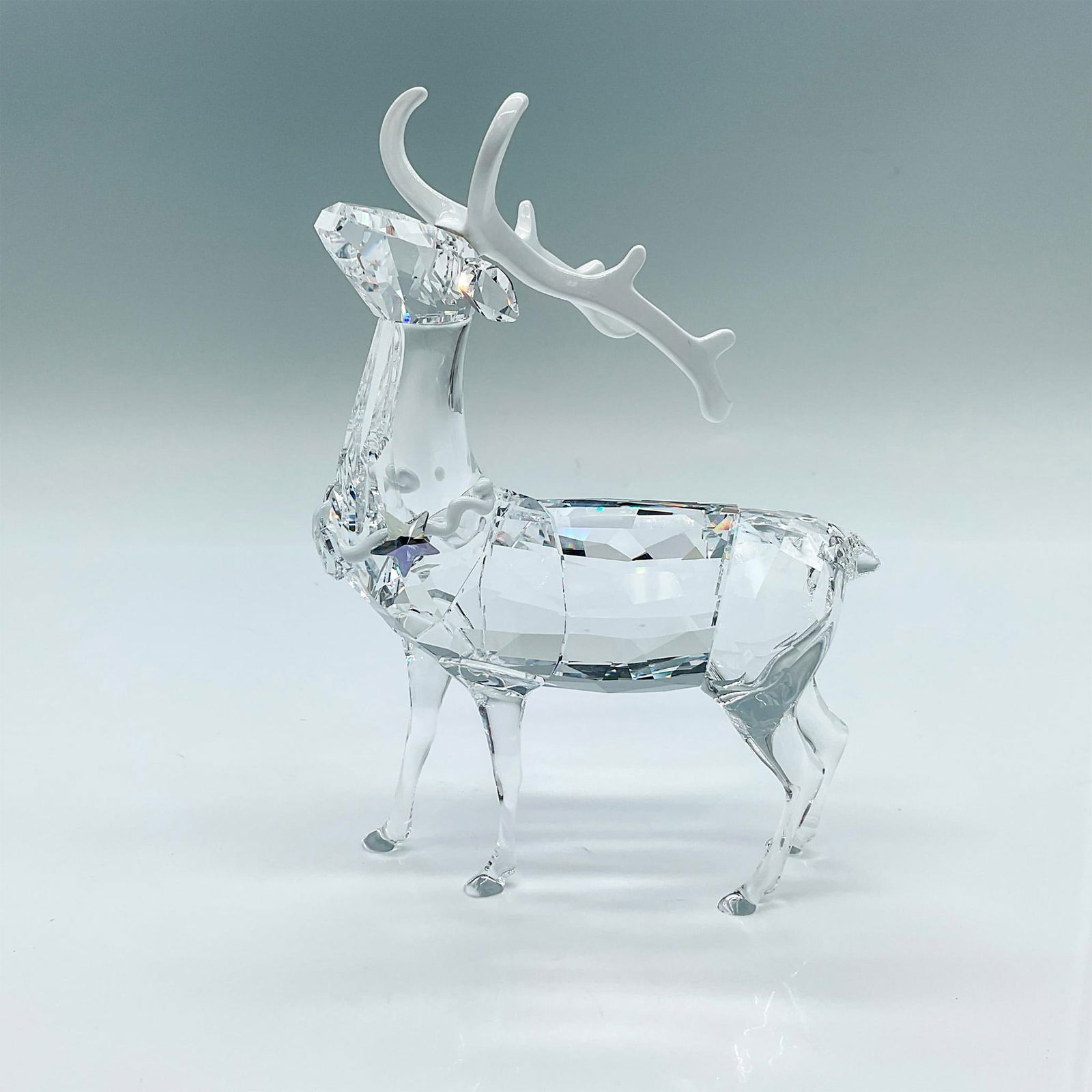 Swarovski Crystal Figurine, Christmas Stag (1 of 3)