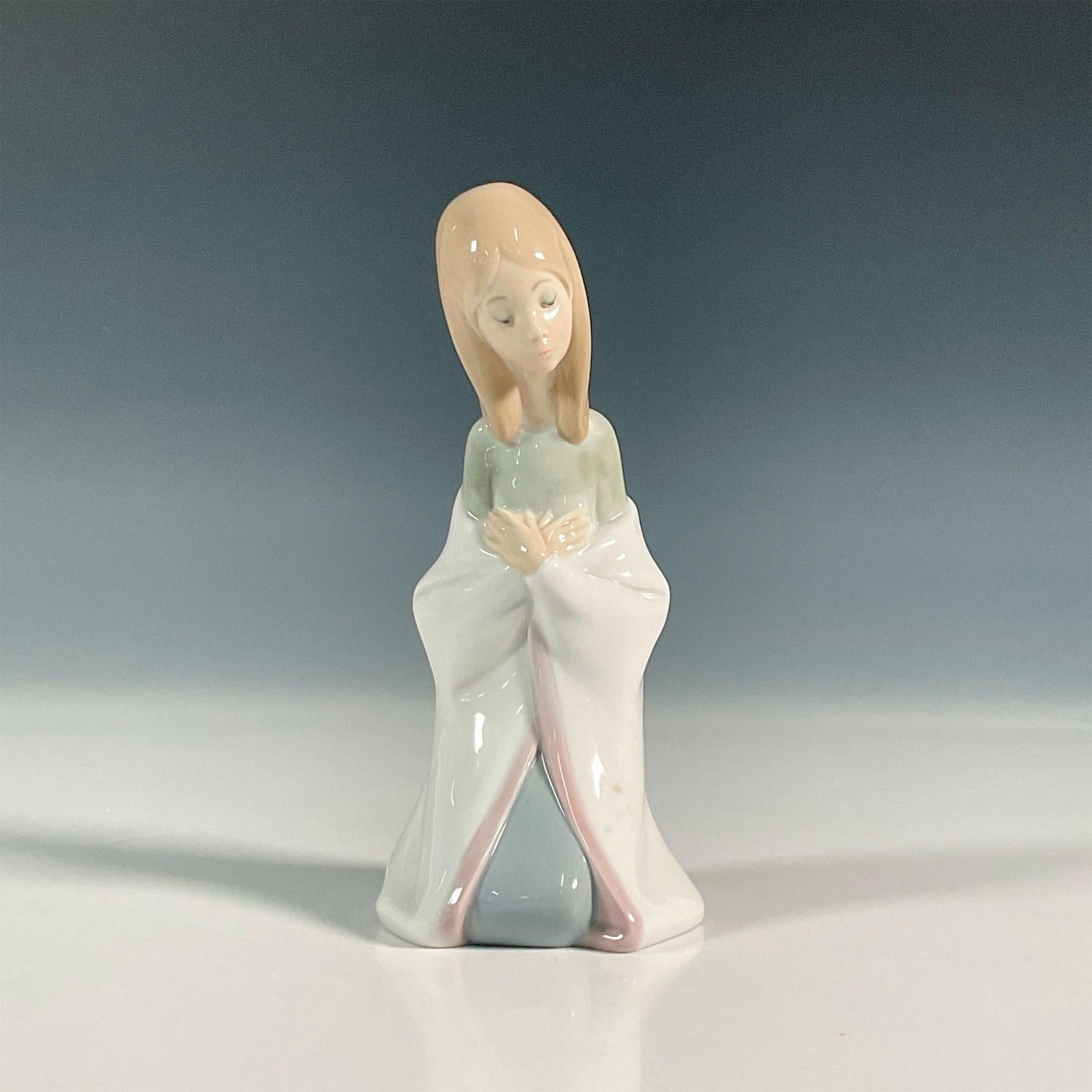Mary 1004671 - Lladro Porcelain Figurine (1 of 3)