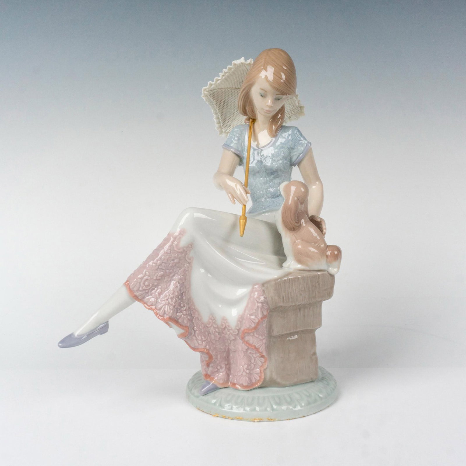 Picture Perfect 1007612 - Lladro Porcelain Figurine: Glossy finish; Lladro backstamp. Box measures: 10"L x 6.5"W x 13"H. Artist: Juan Huerta Issued: 1991 - 1991 Dimensions: 8.75"H Manufacturer: Lladro Country of Origin: Spain