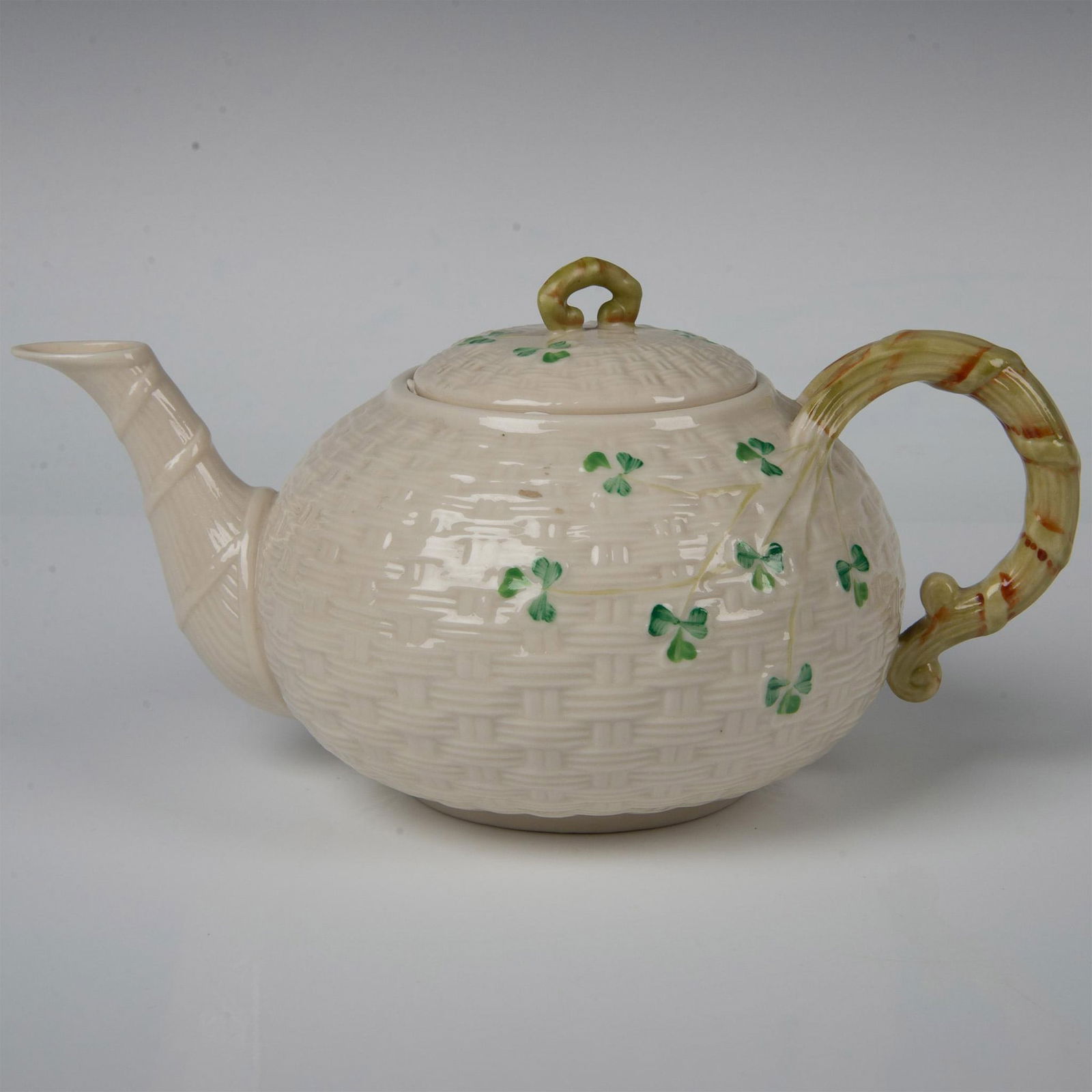 Belleek Pottery Porcelain Lidded Teapot, Shamrock (1 of 6)