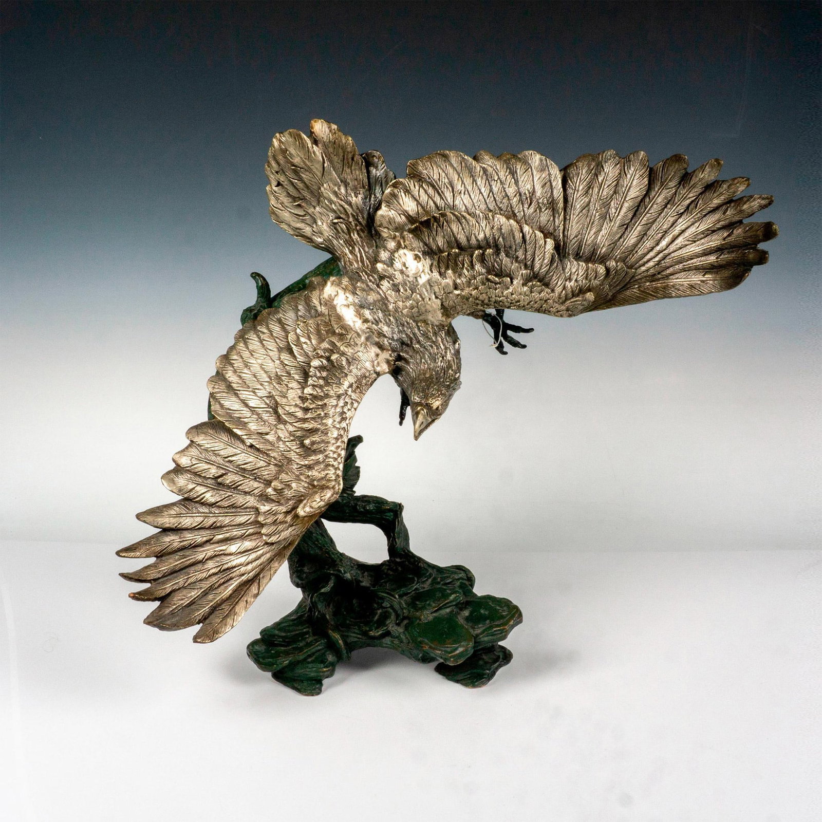 Large Bronze Sculpture American Bald Eagle in Full Flight (1 of 3)