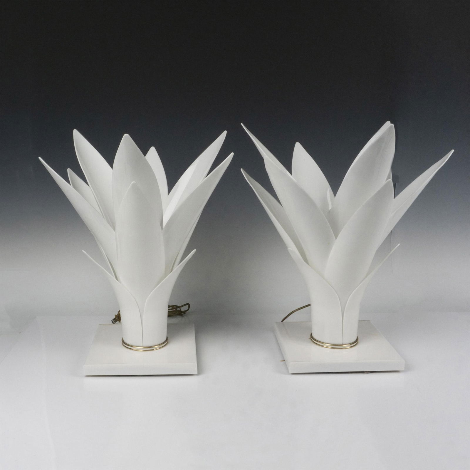 Pair of Mid Century Acrylic Flower Table Lamps (1 of 8)