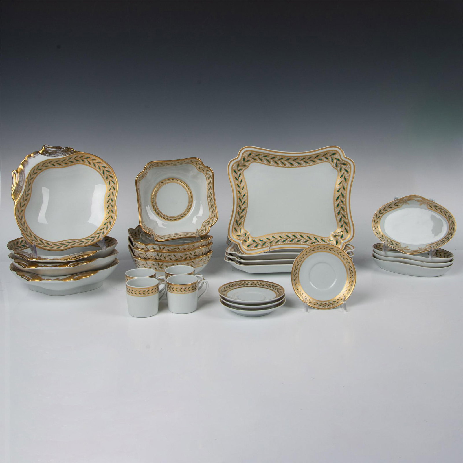 24pc Mottahedeh Winterthur Dinnerware for 4, Emerald Vine (1 of 8)