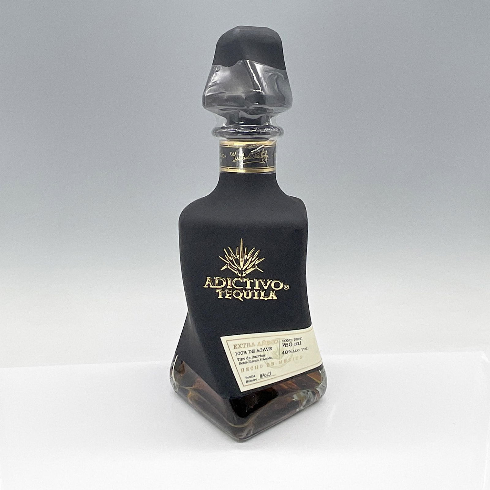 Adictivo Tequila Black Extra Anejo (1 of 4)