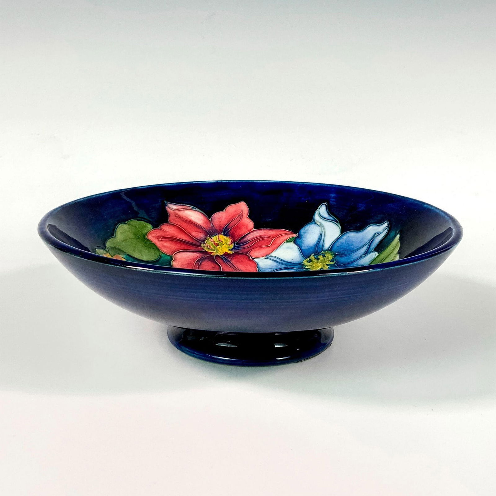 Moorcroft Pottery Hibiscus Bowl (1 of 3)
