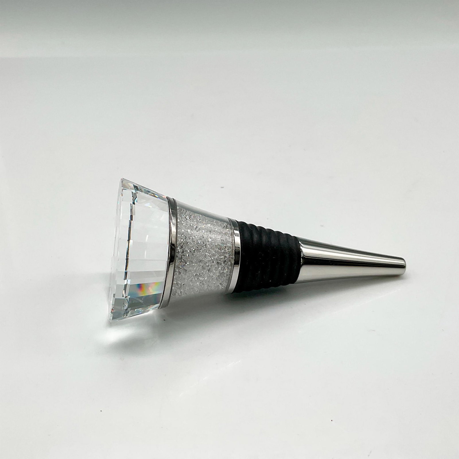 Swarovski Crystal Bottle Stopper, Crystalline: Part of the Home Accessories group, This stopper has approximately 1,950 individual crystal chaton in its design. Swarovski backstamp. 9600 000 135. This item has its original box: 6.25"H x 3.25" dia.