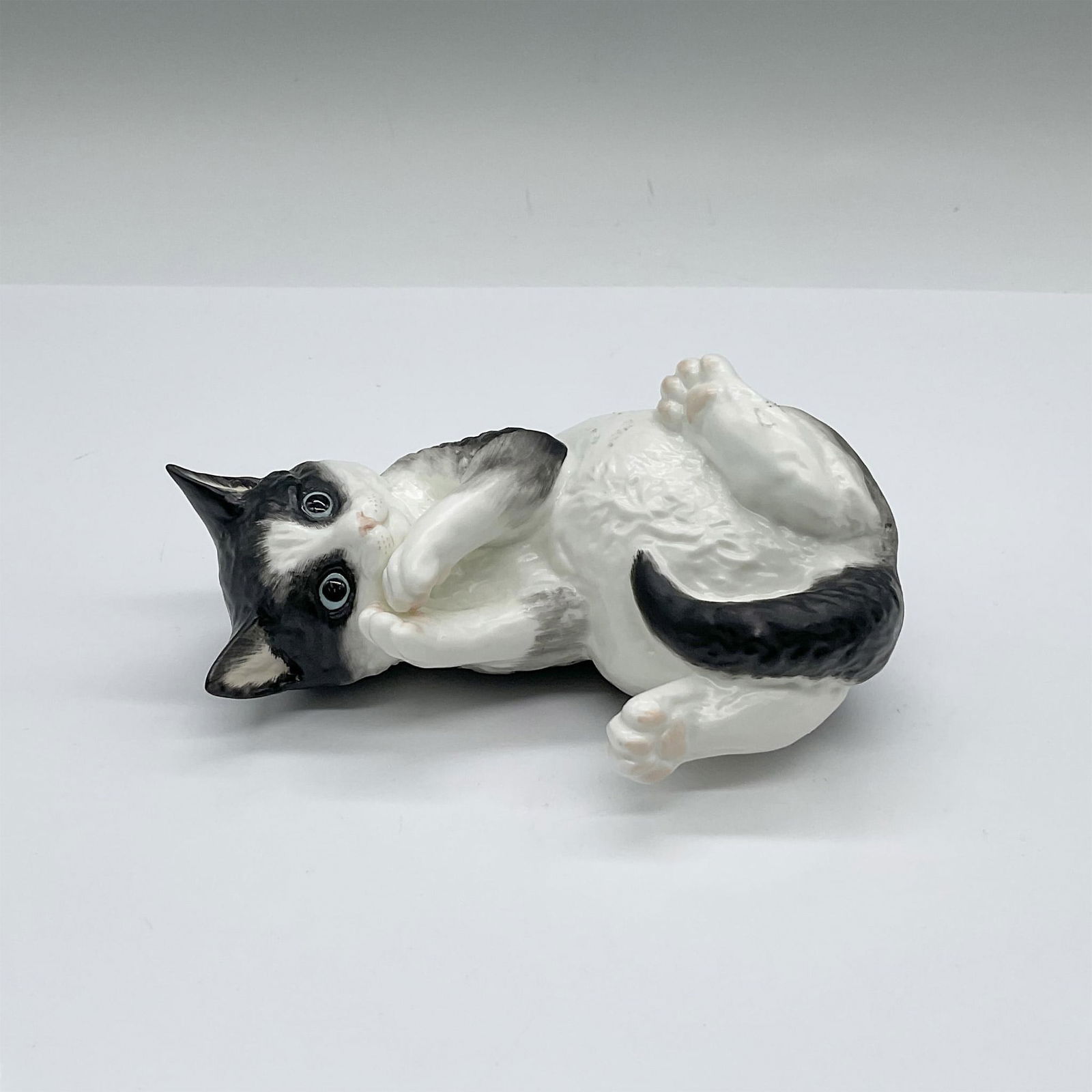 Royal Worcester Porcelain Kitten Figurine, Black and White (1 of 3)