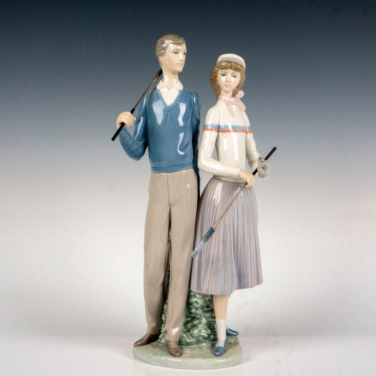 Golfing Couple 1001453 - Lladro Porcelain Figurine (1 of 4)