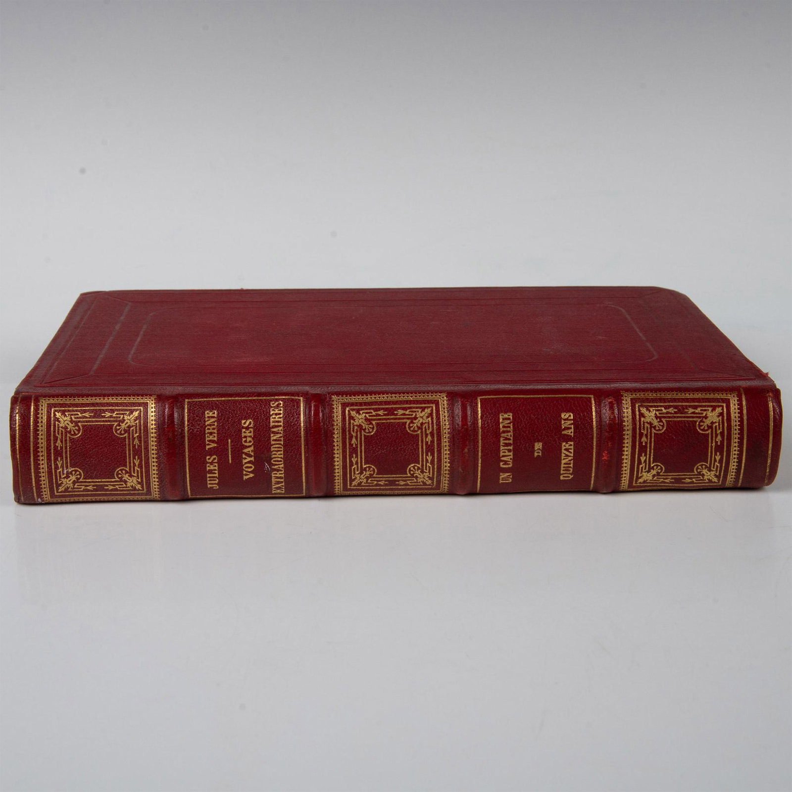 Jules Verne, Capitaine de Quinze Ans, Aux Harpons, Red Cover (1 of 6)
