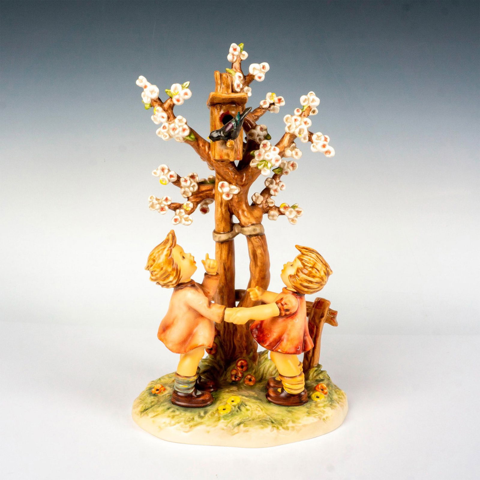 Goebel Hummel Figurine, Welcome Spring (1 of 4)