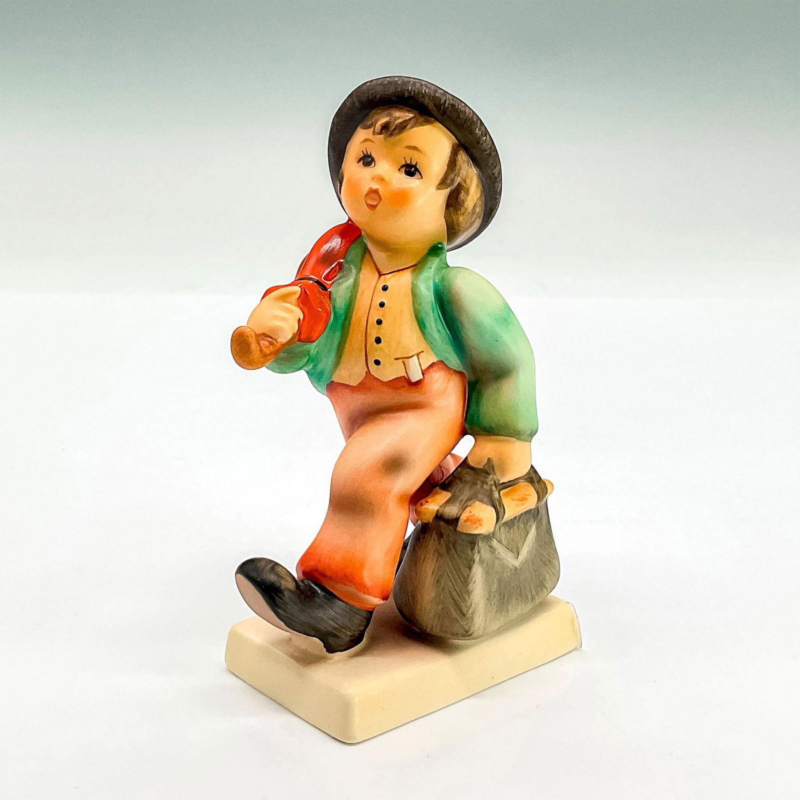 Goebel Hummel Porcelain Figurine, Merry Wanderer HUM 11 2/0 (1 of 4)