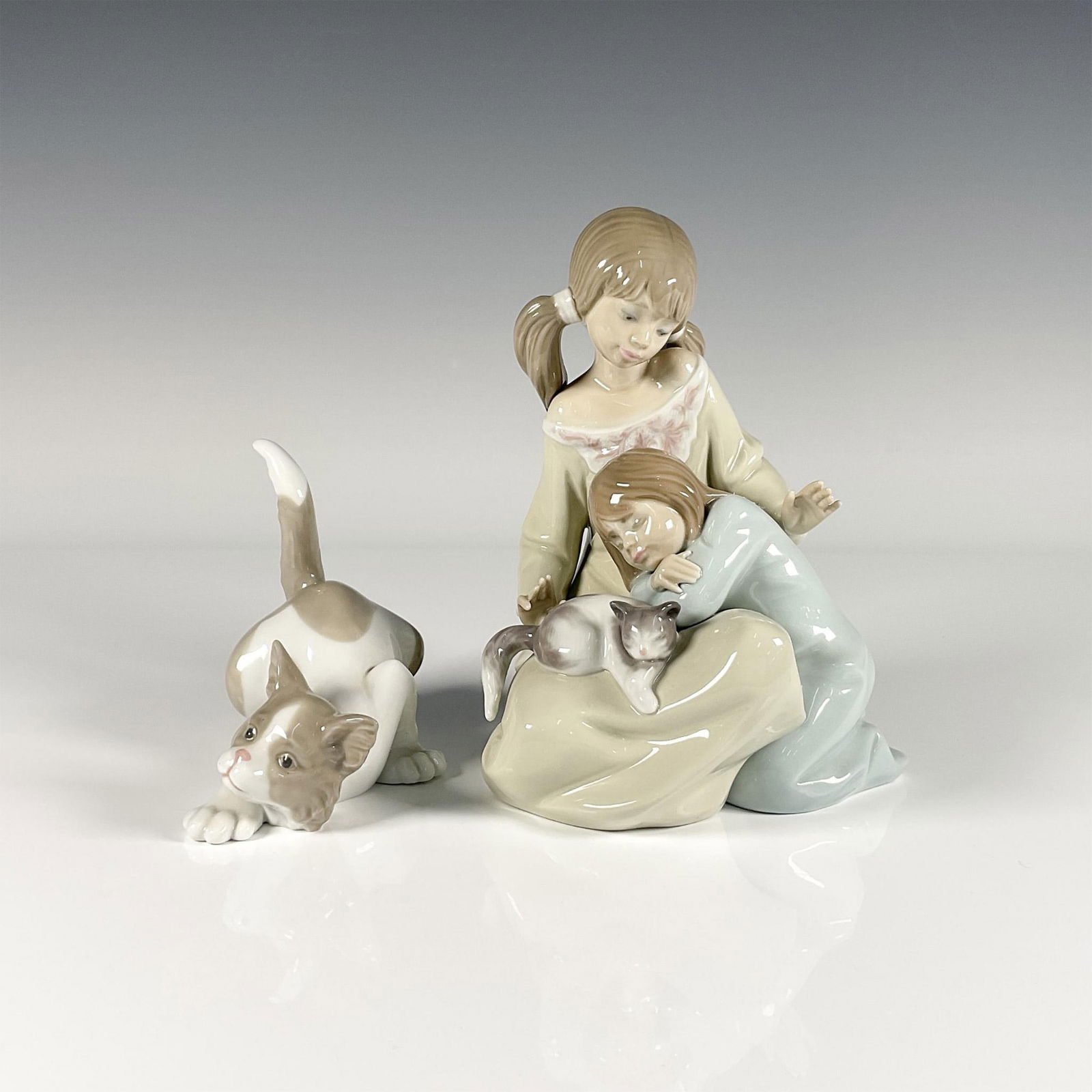2pc Lladro Porcelain Figurines (1 of 3)