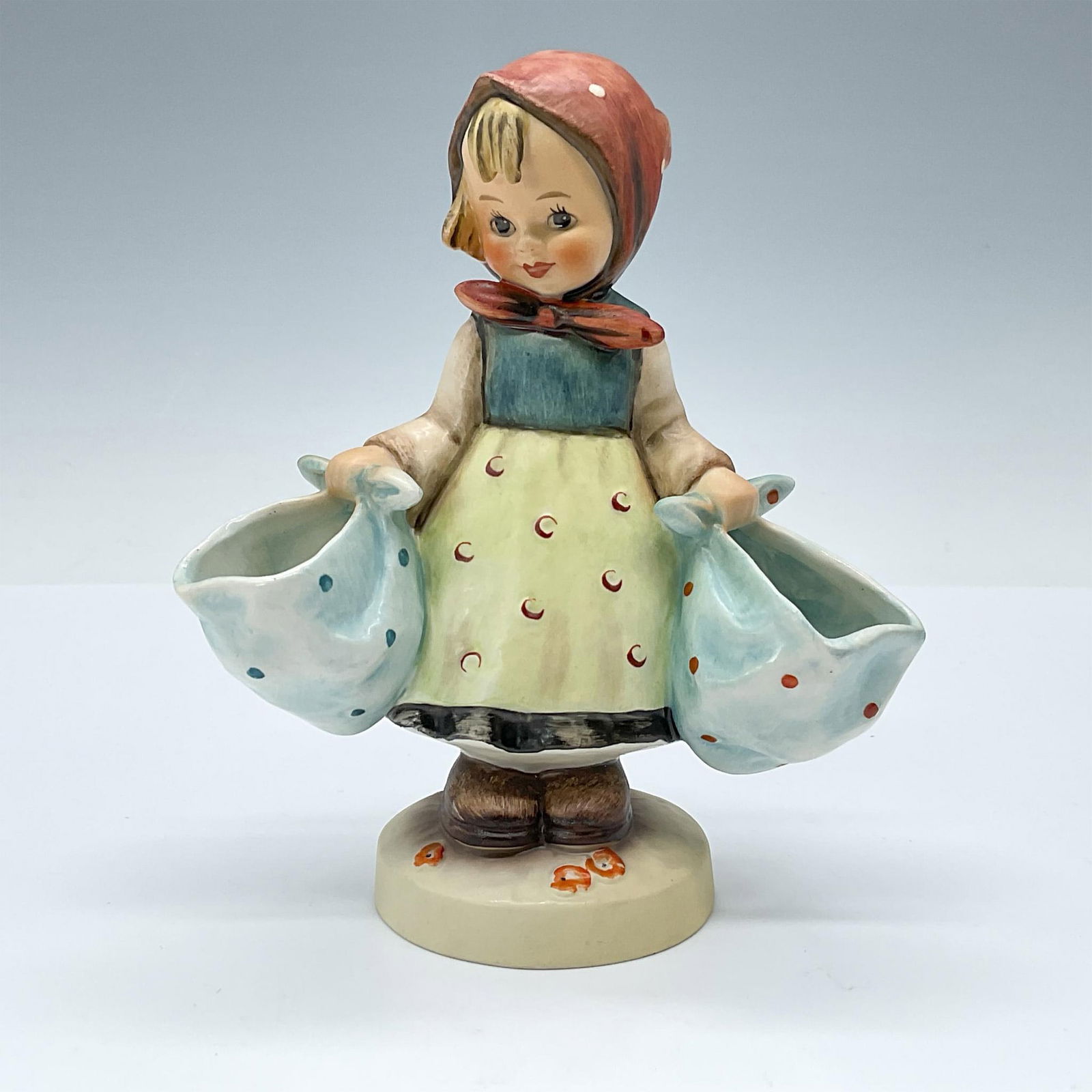 Mother's Little Darling HUM175 - Goebel Hummel Figurine (1 of 3)