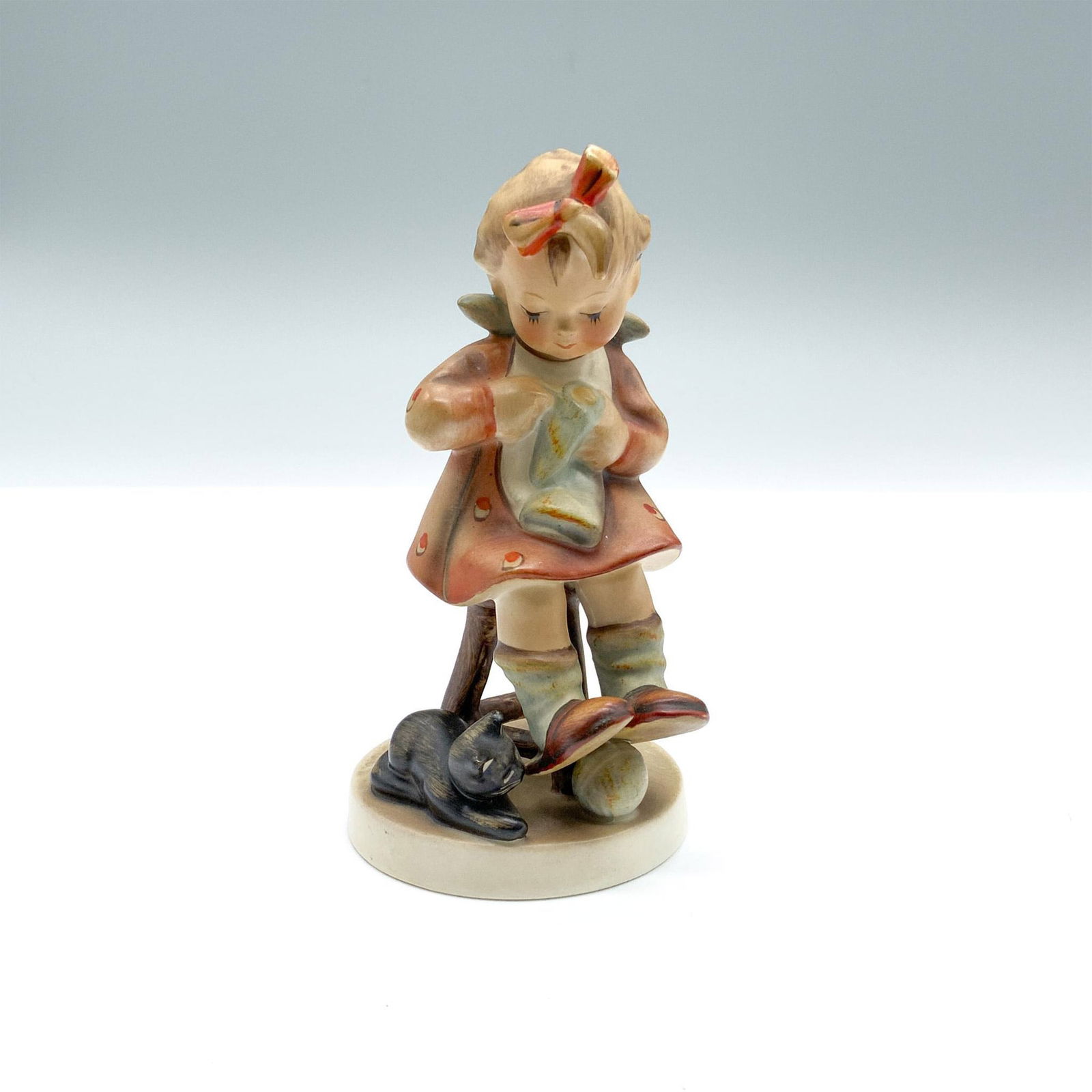 Mother's Helper 133 - Goebel Hummel Figurine (1 of 4)