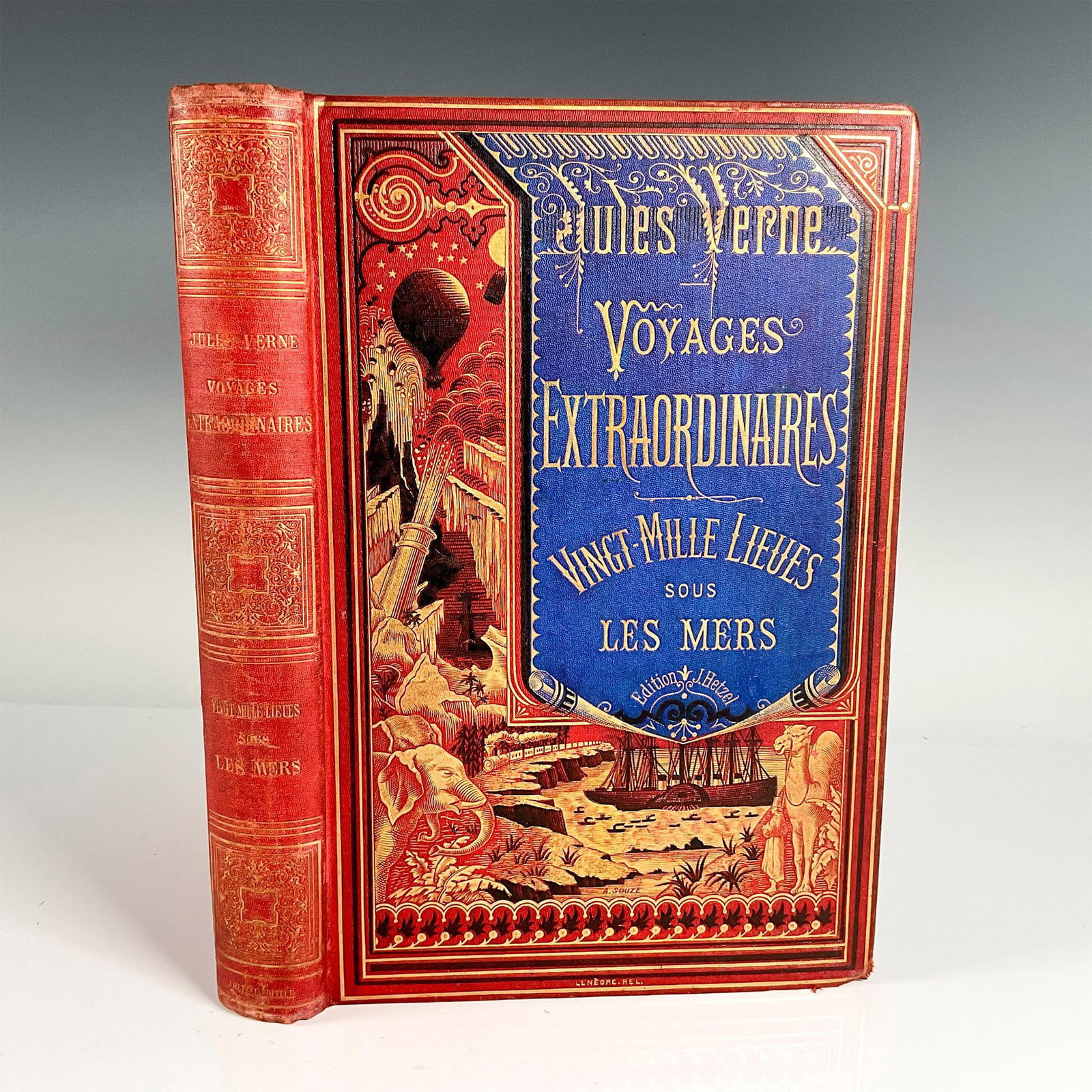 Jules Verne, 20.000 Lieues Sous Les Mer, A La Banniere: Rarely offered volume of Hetzel's French edition A La Banniere (Bicolore au Ballon), type 1-2, rouge brique, from the Voyages Extraordinaires series by Jules Verne. It includes the novel Vingt-mille l