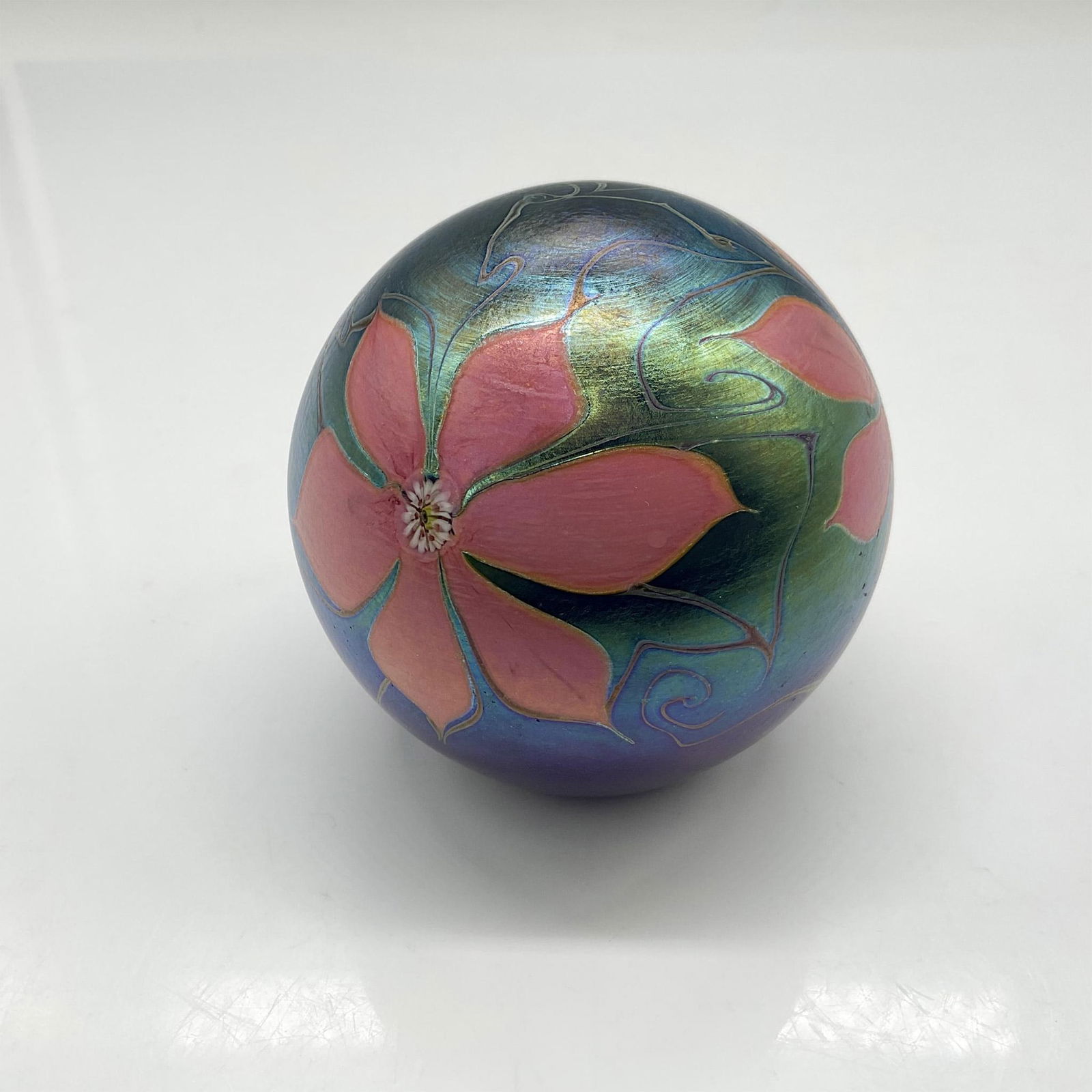 Vandermark Art Glass Paperweight, Flowers and Vines (1 of 3)