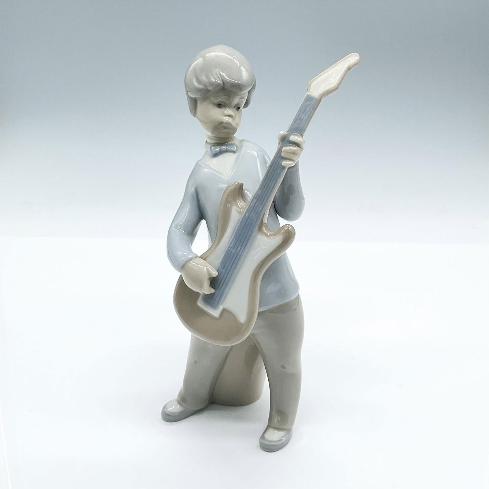 Lladro Porcelain Figurine, Boy with Guitar 1004614 (1 of 3)