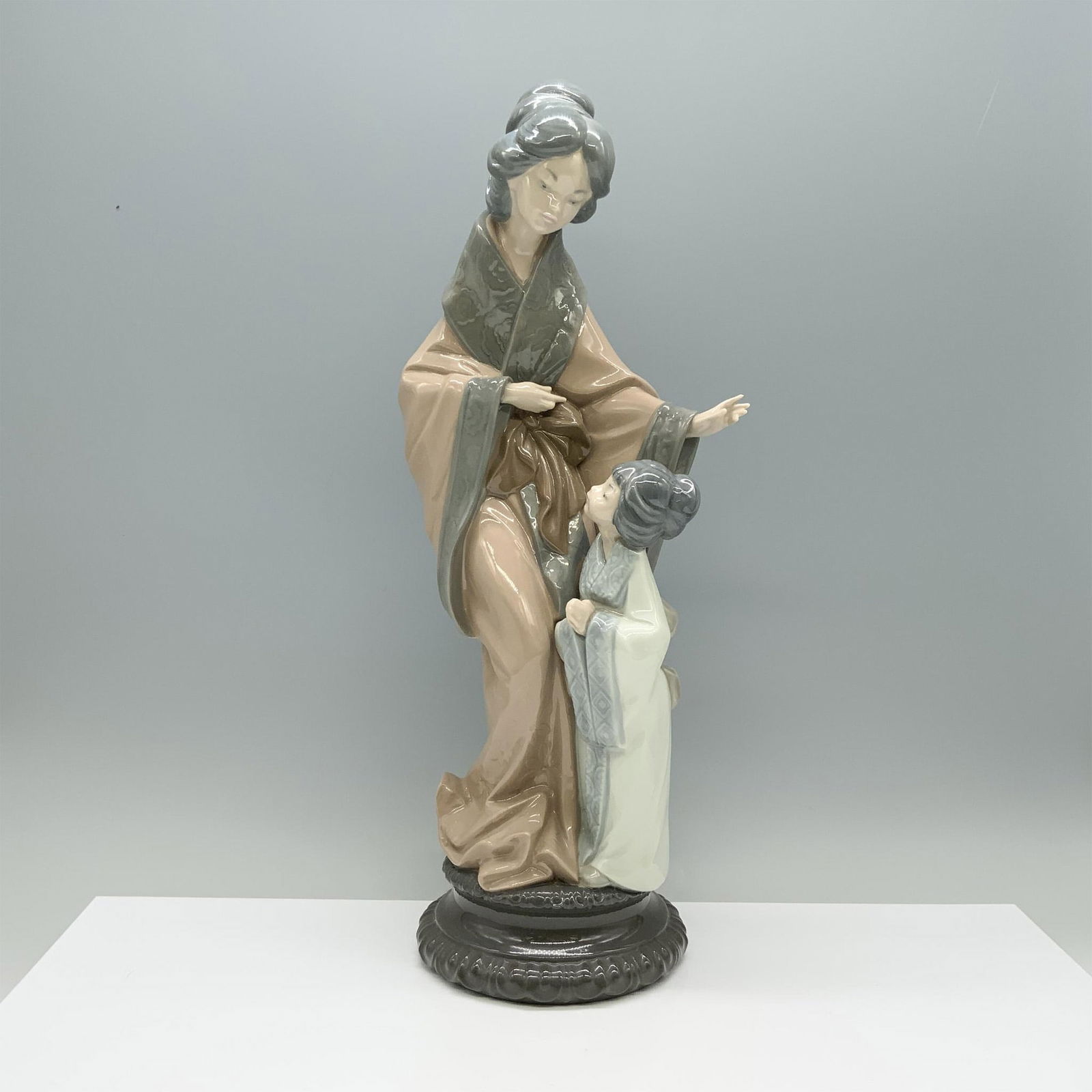 Nao by Lladro Figurine, Oriental Mother 02000279 (1 of 3)